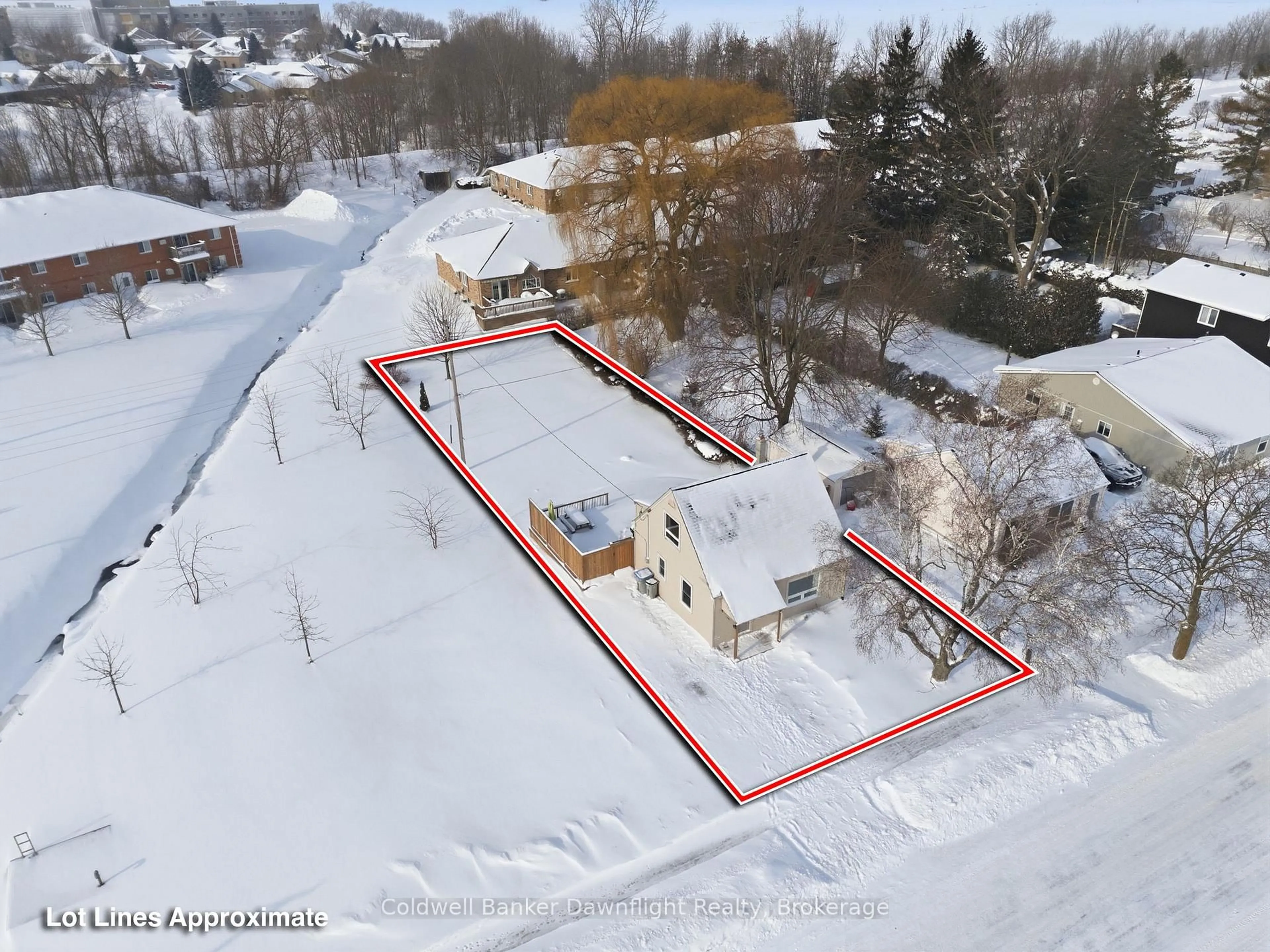 A pic from outside/outdoor area/front of a property/back of a property/a pic from drone, building for 379 Marlborough St, South Huron Ontario N0M 1S2