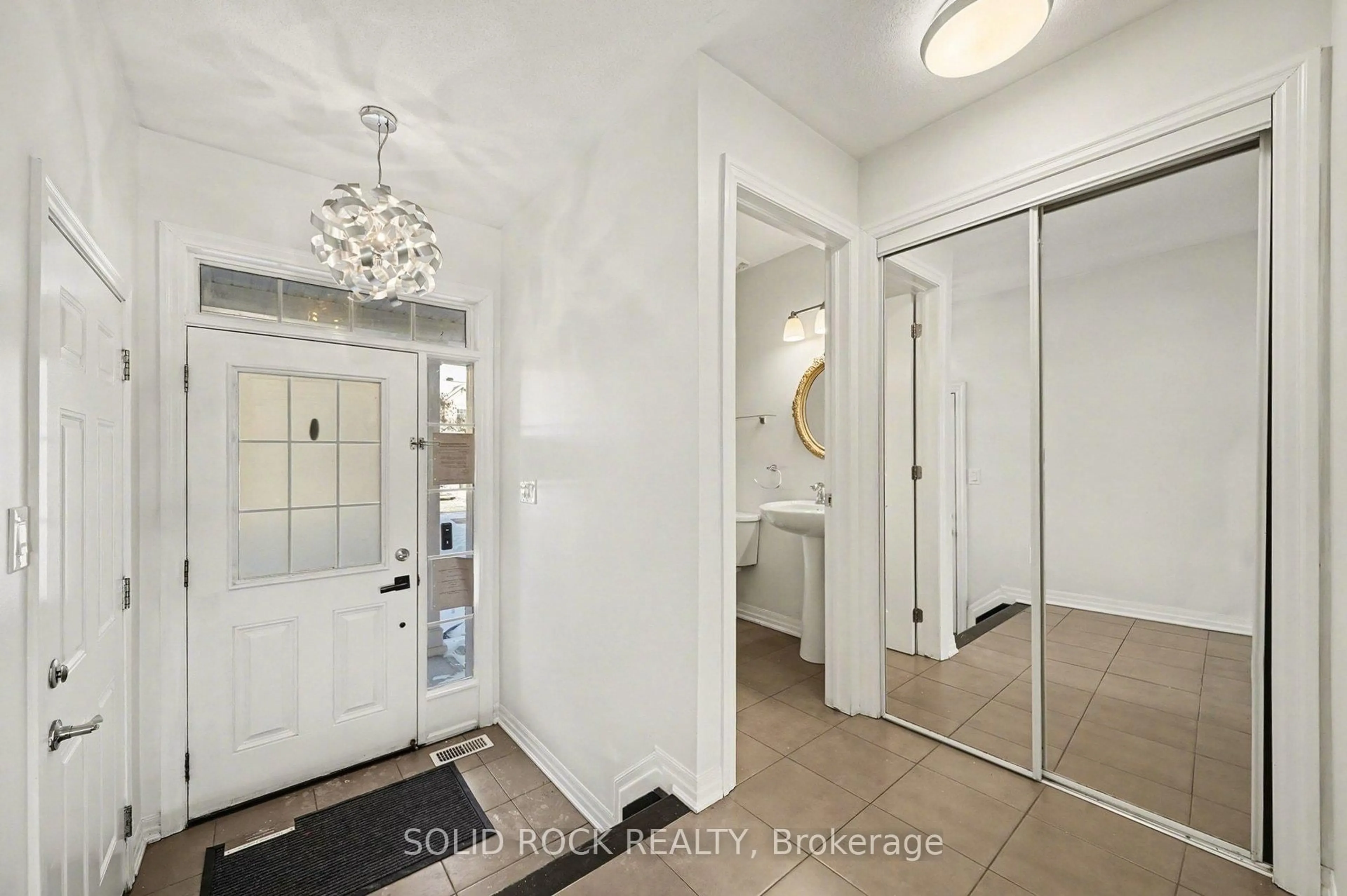 Indoor entryway for 407 White Arctic Ave, Ottawa Ontario K2J 5W5