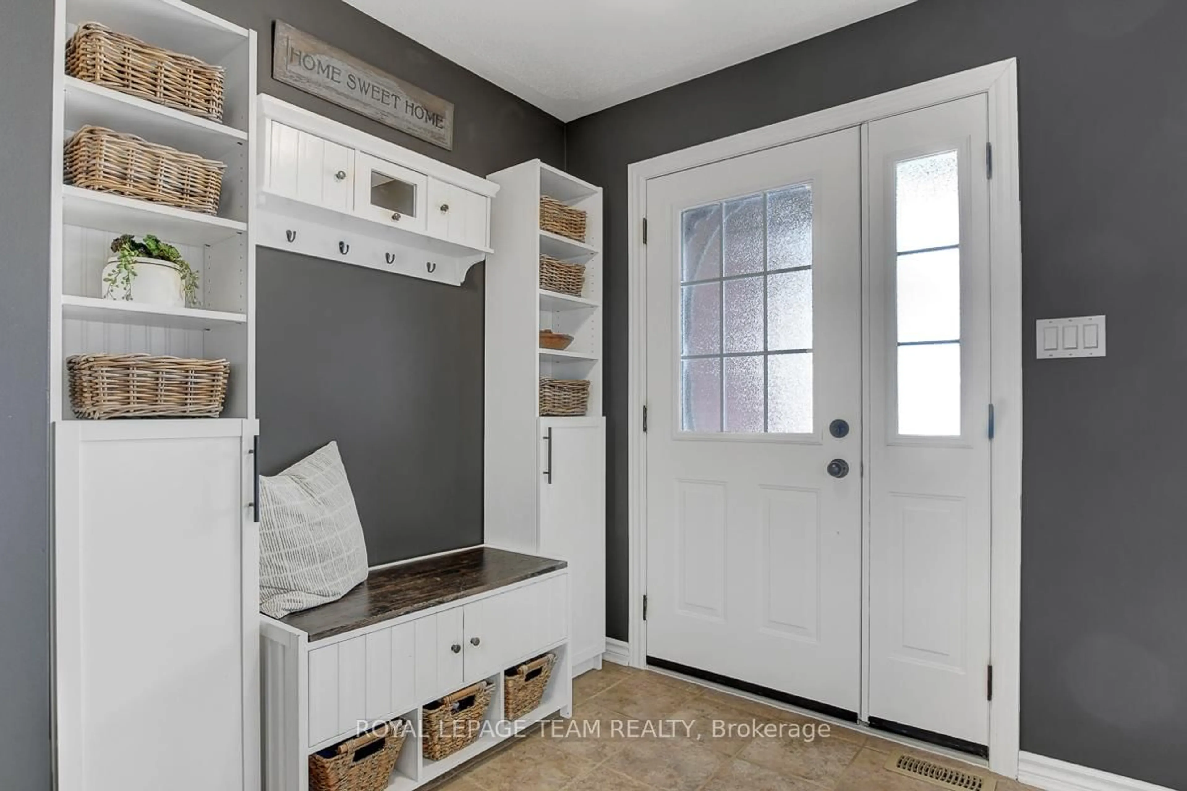 Indoor entryway for 28 Prime Pl, Carleton Place Ontario K7C 4T2