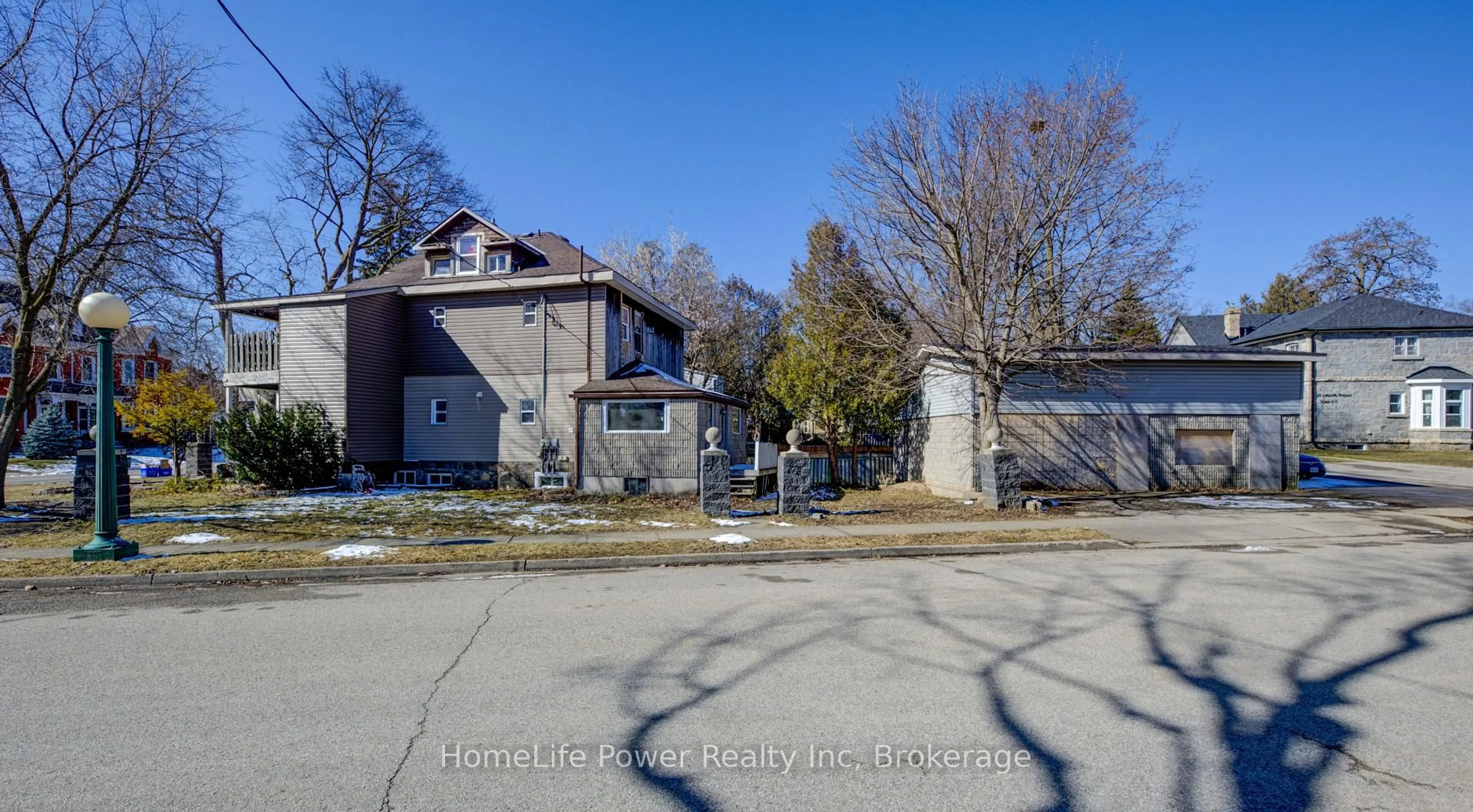 A pic from outside/outdoor area/front of a property/back of a property/a pic from drone, street for 248 Main St, Cambridge Ontario N1R 1X3