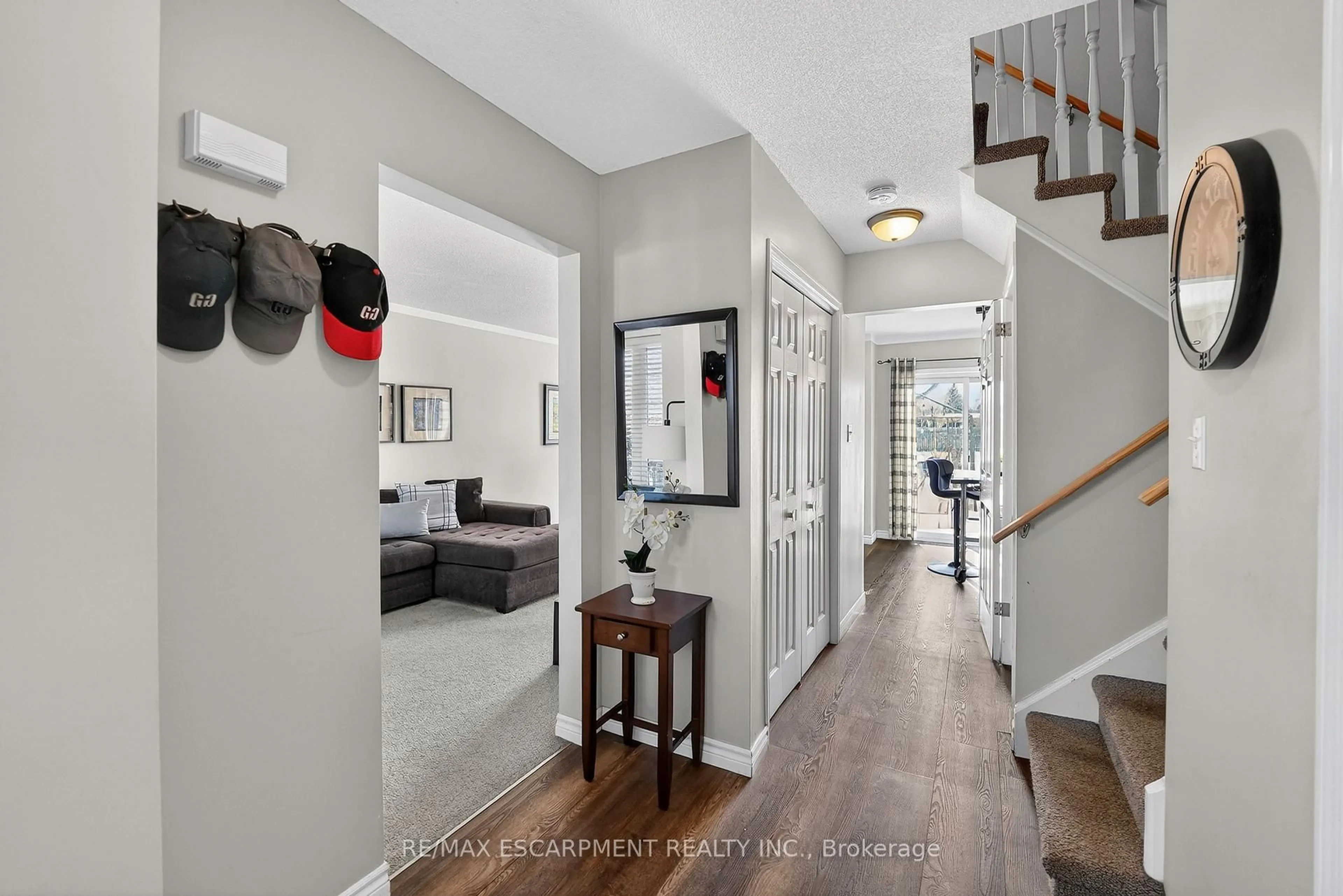 Indoor entryway for 4996 Greenlane Rd, Lincoln Ontario L3J 0C1