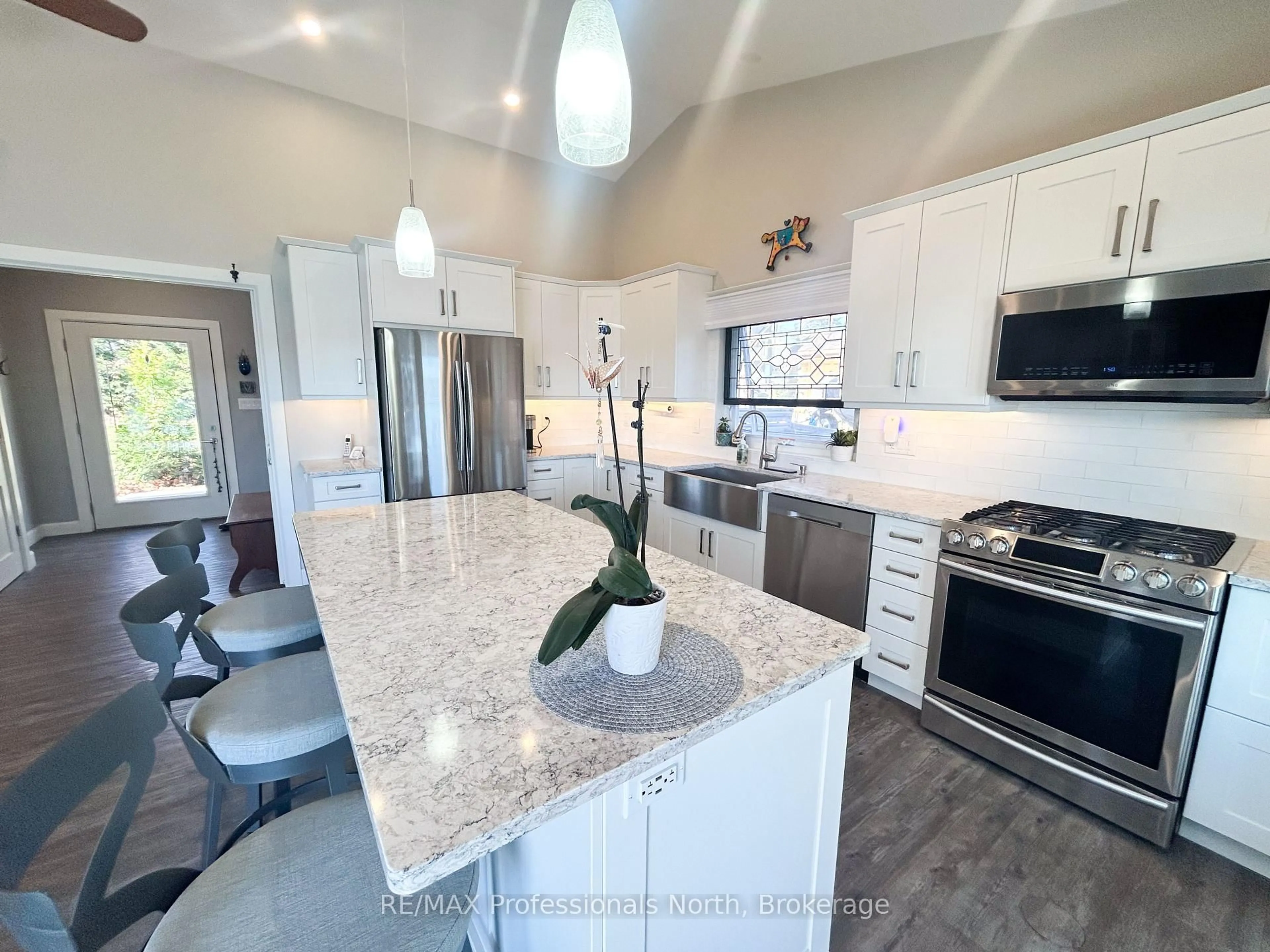 Open concept kitchen, ceramic/tile floor for 563 Dalhaven Rd, Selwyn Ontario K0L 1T0