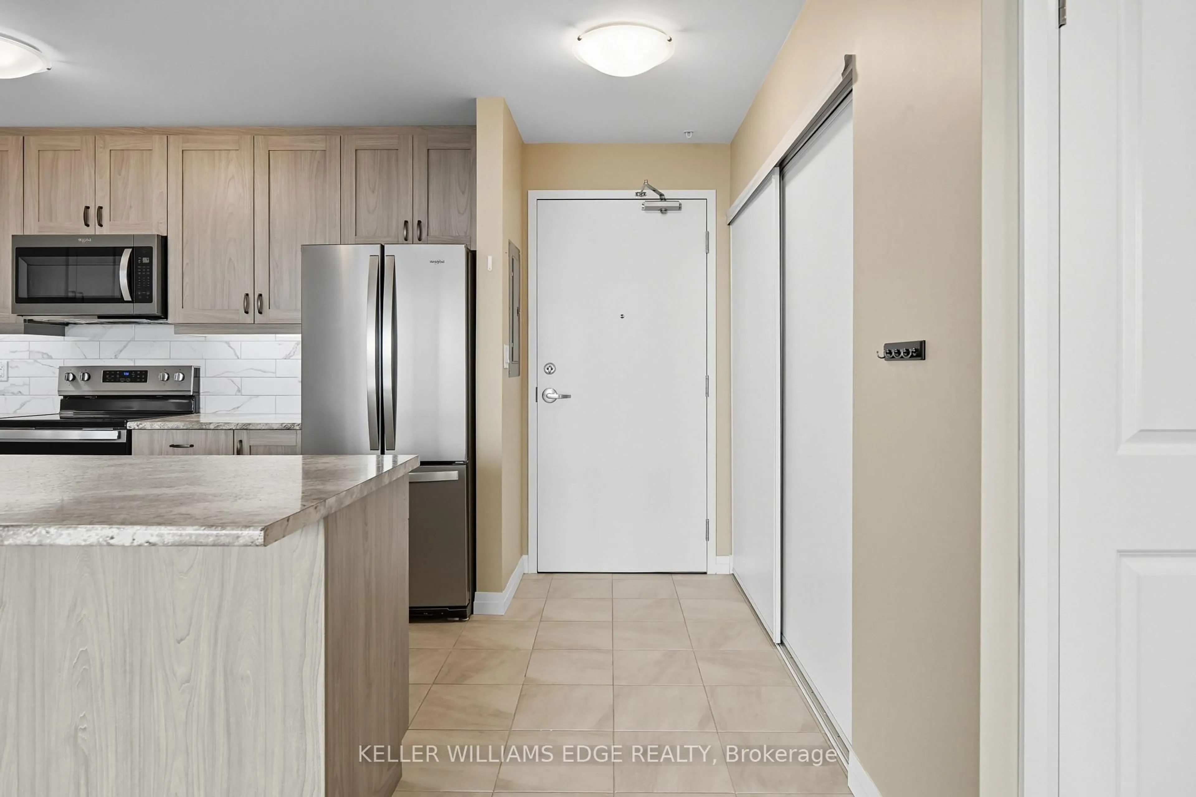 Standard kitchen, ceramic/tile floor for 5 Hamilton St #510, Hamilton Ontario L8B 2A4