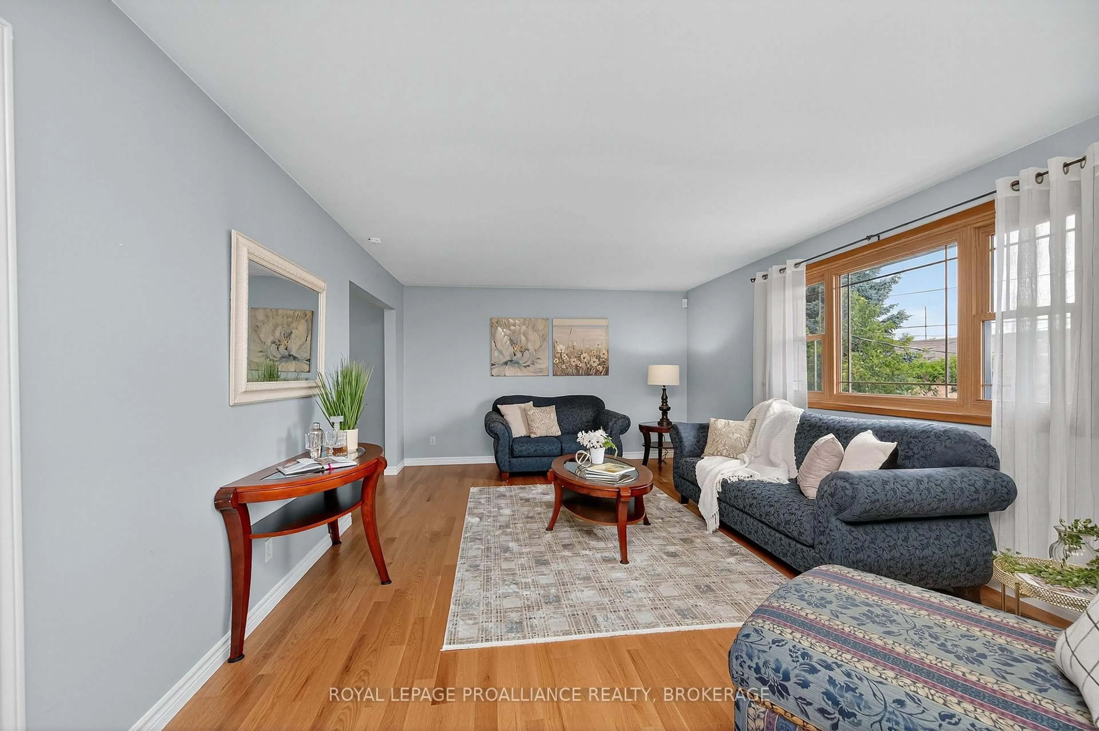 Living room with furniture, wood/laminate floor for 855 Woodbine Rd, Kingston Ontario K7P 2X3