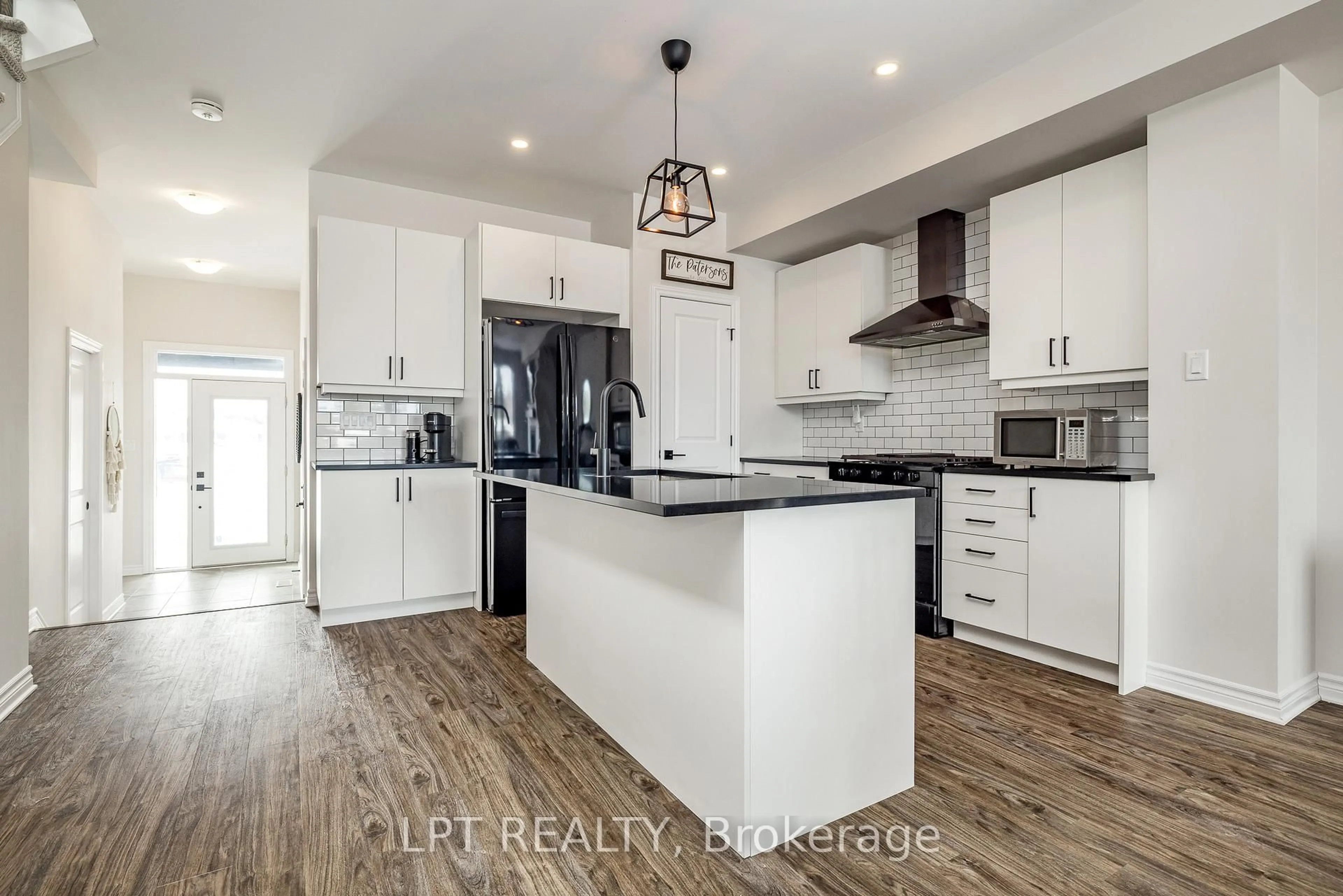 Open concept kitchen, unknown for 618 Fisher St, North Grenville Ontario K0G 1J0