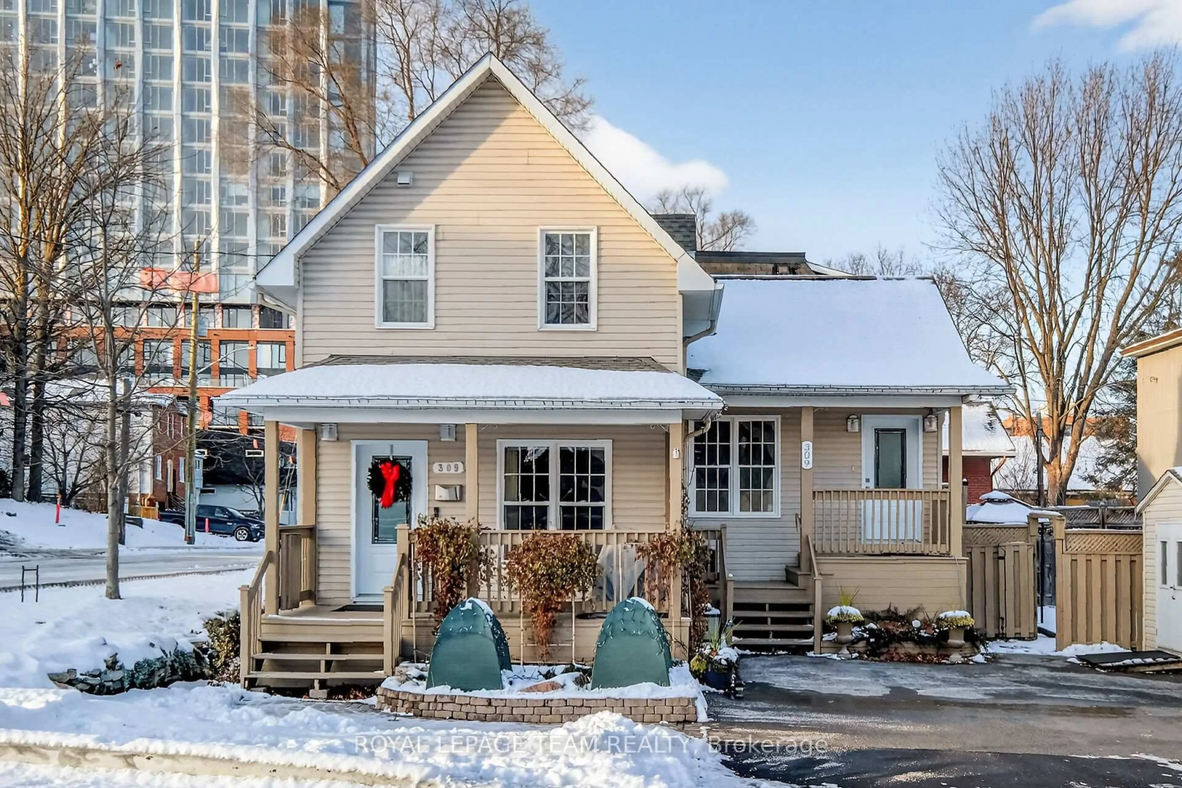 Home with vinyl exterior material, street for 309 Elmgrove Ave, Ottawa Ontario K1Z 6V2