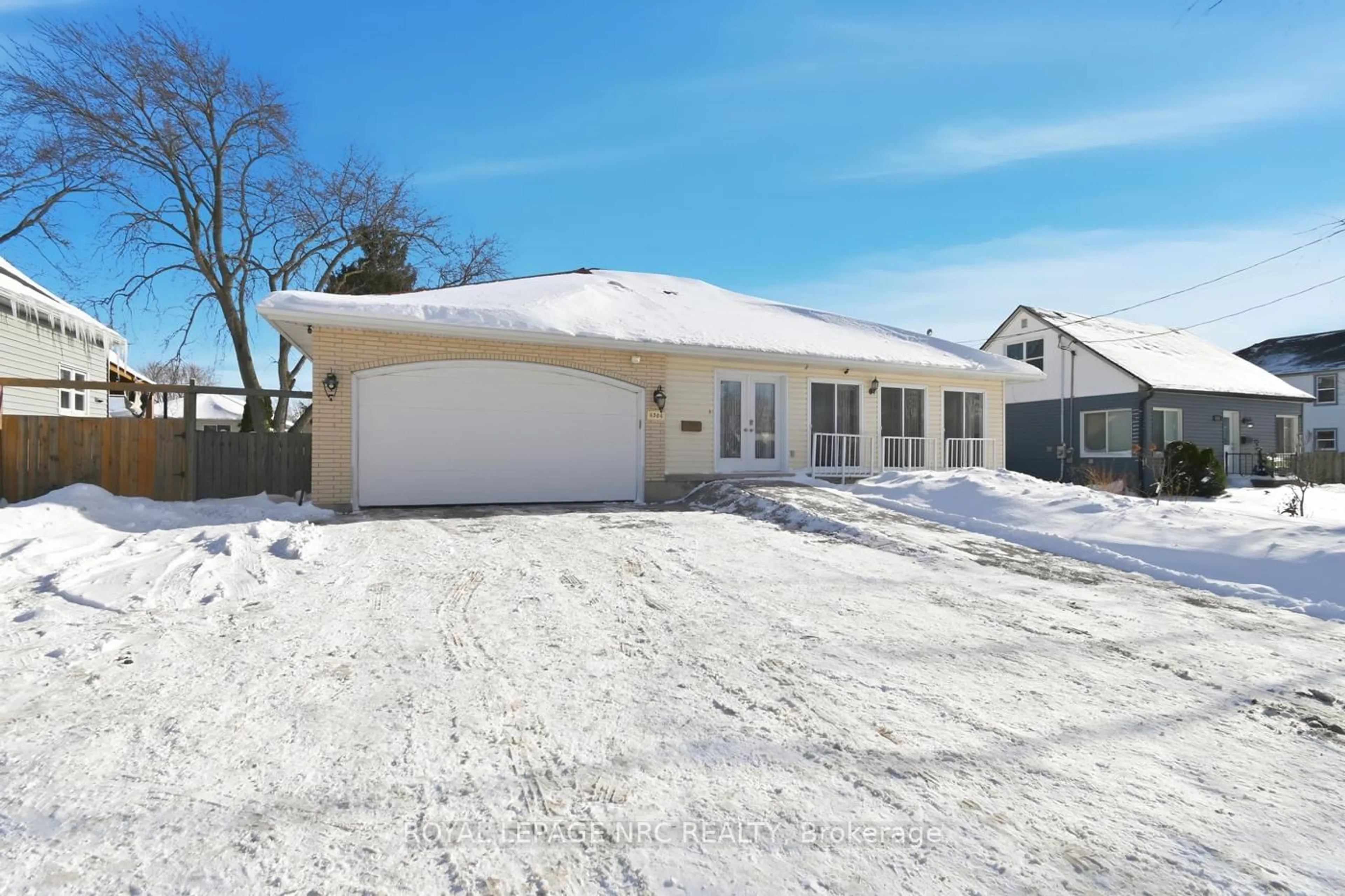 A pic from outside/outdoor area/front of a property/back of a property/a pic from drone, street for 6384 Montrose Rd, Niagara Falls Ontario L2H 1L6