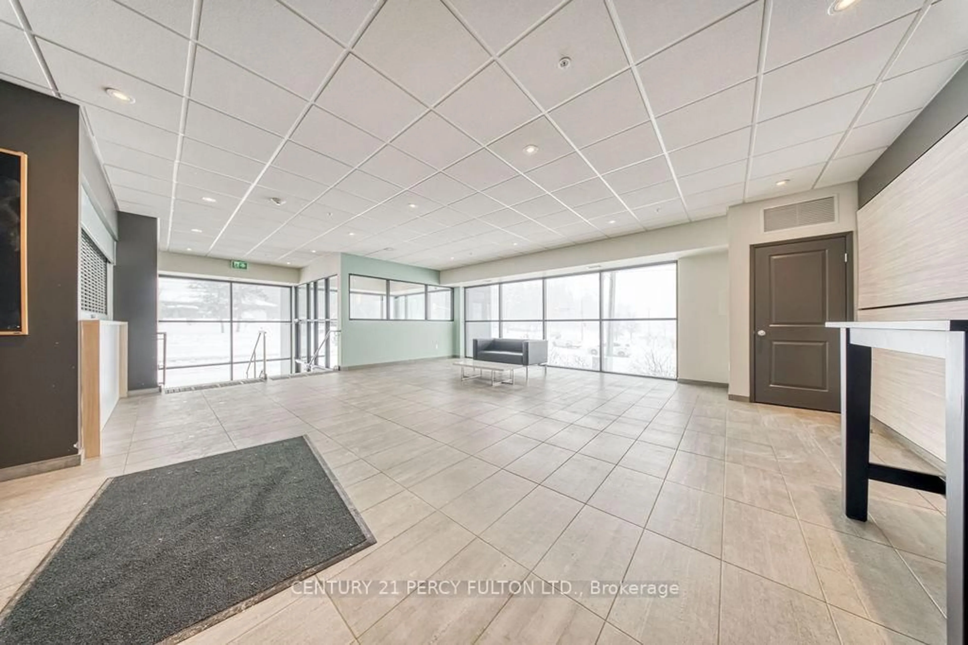 Indoor foyer for 1219 Gordon St #605, Guelph Ontario N1L 0M9