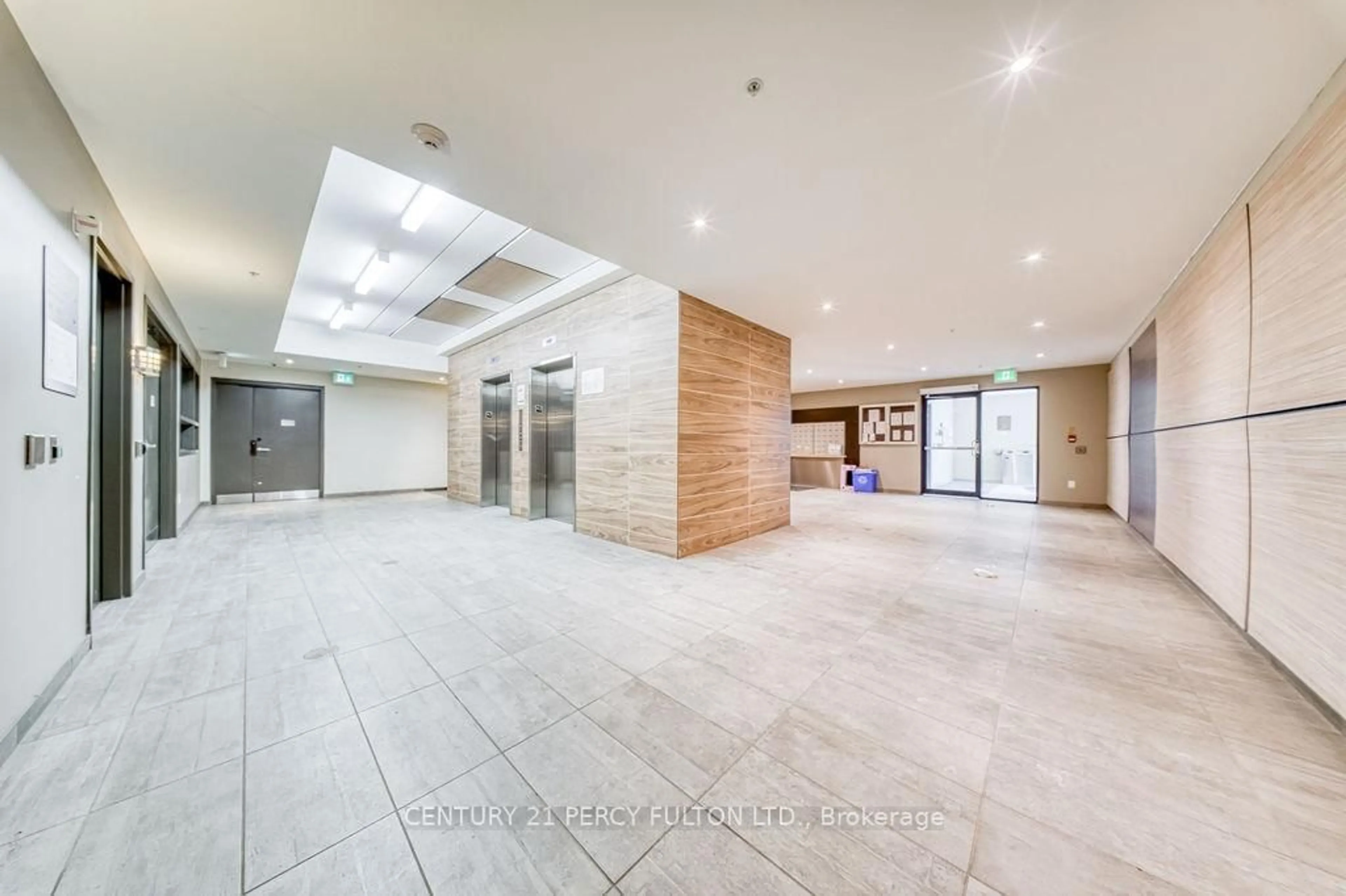 Indoor foyer for 1219 Gordon St #605, Guelph Ontario N1L 0M9