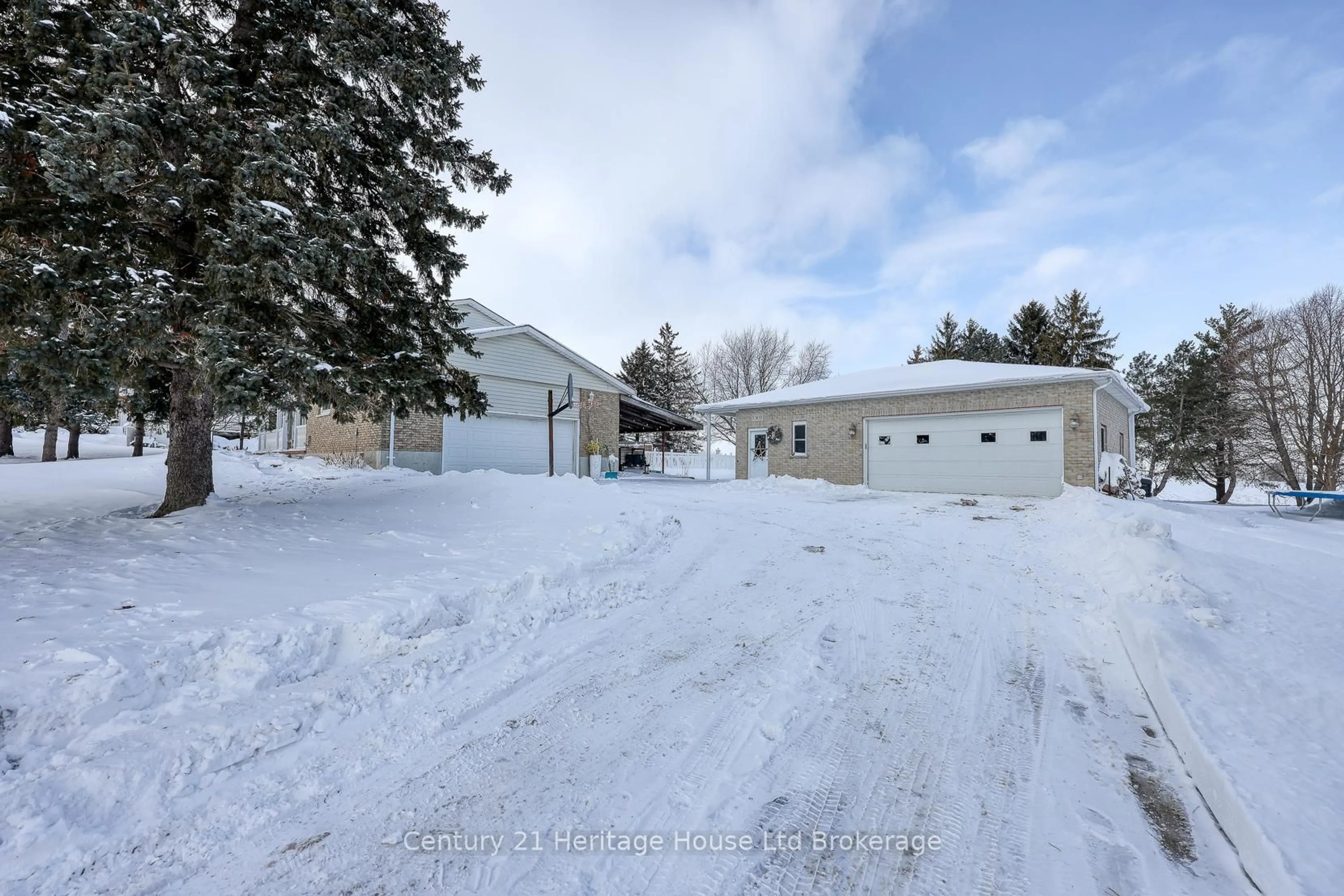 A pic from outside/outdoor area/front of a property/back of a property/a pic from drone, street for 485385 Firehall Rd, Norwich Ontario N4S 7V8