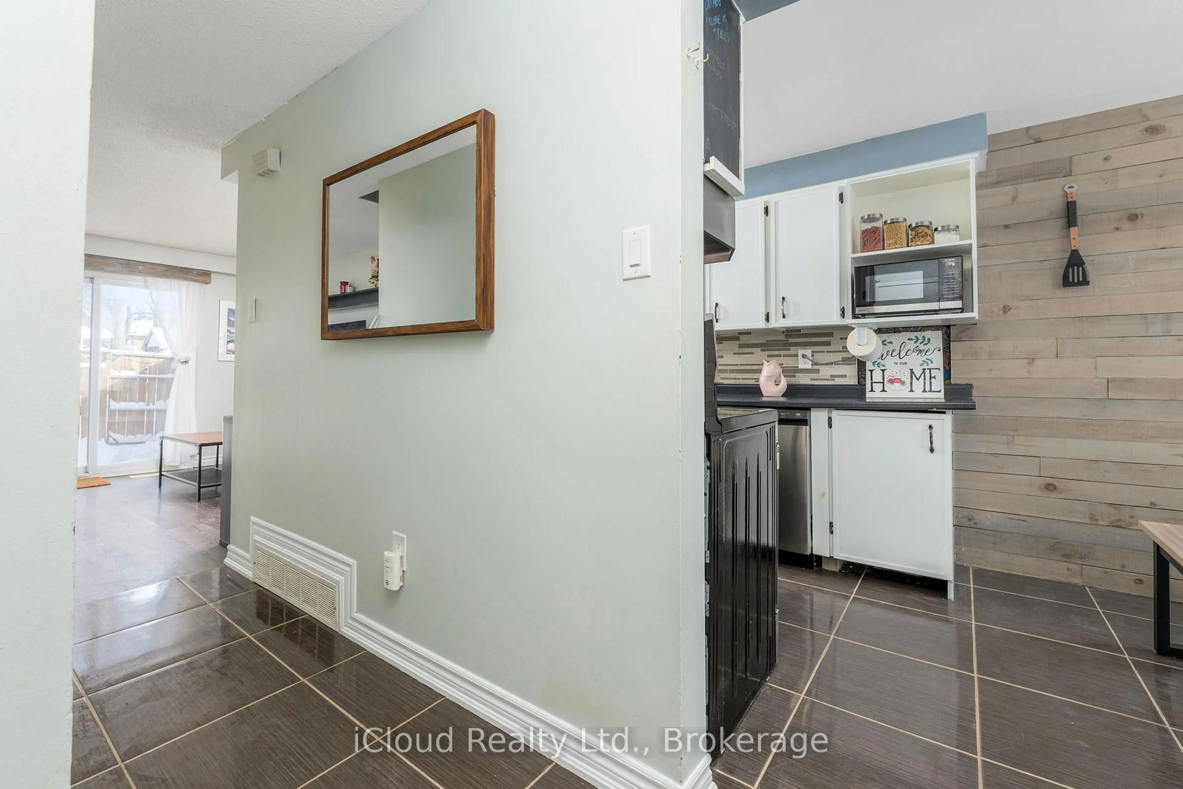 Standard kitchen, ceramic/tile floor for 40 Silvercreek Pkwy #1, Guelph Ontario N1H 7X5