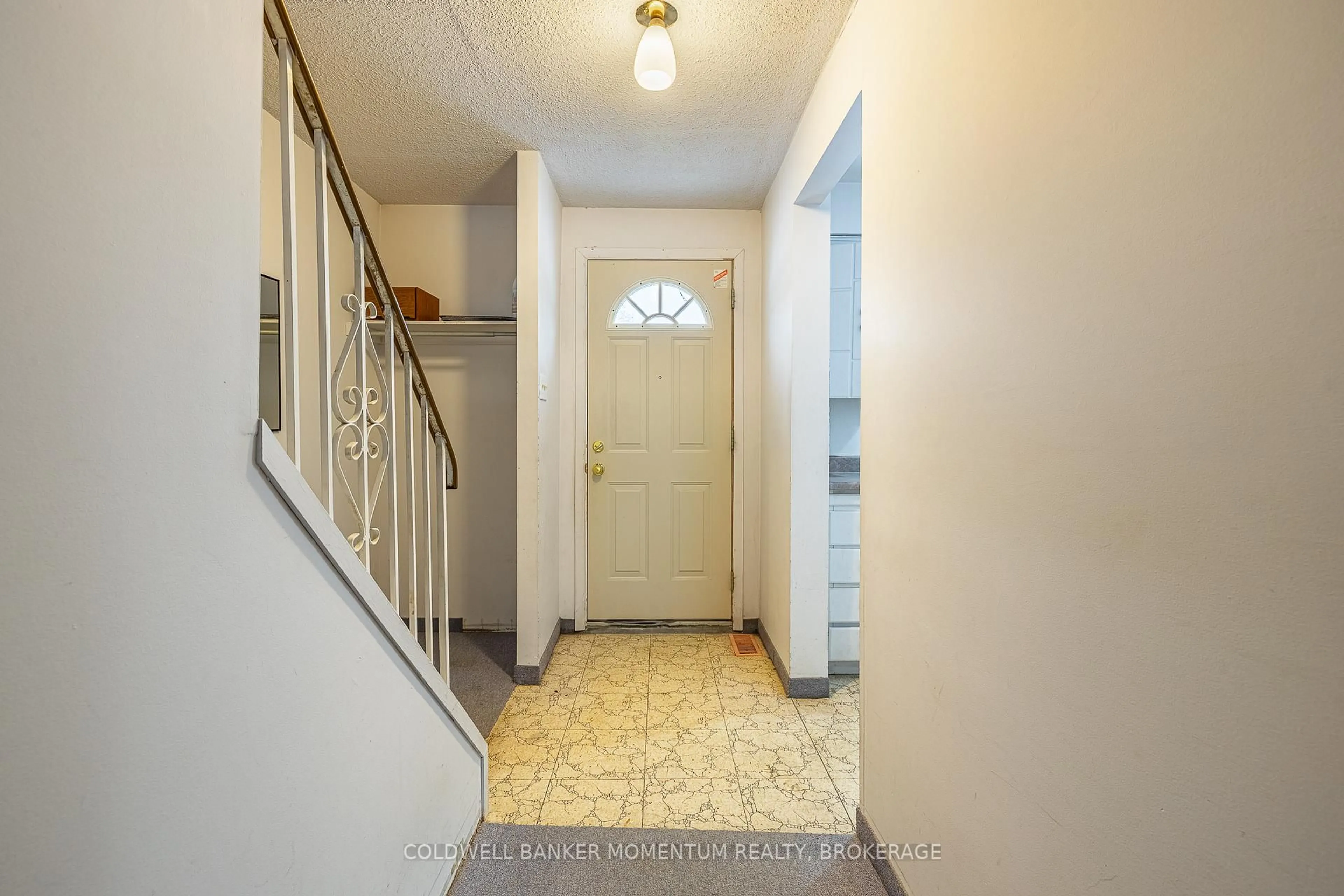 Indoor entryway for 25 Linfield Dr #59, St. Catharines Ontario L2N 5T7