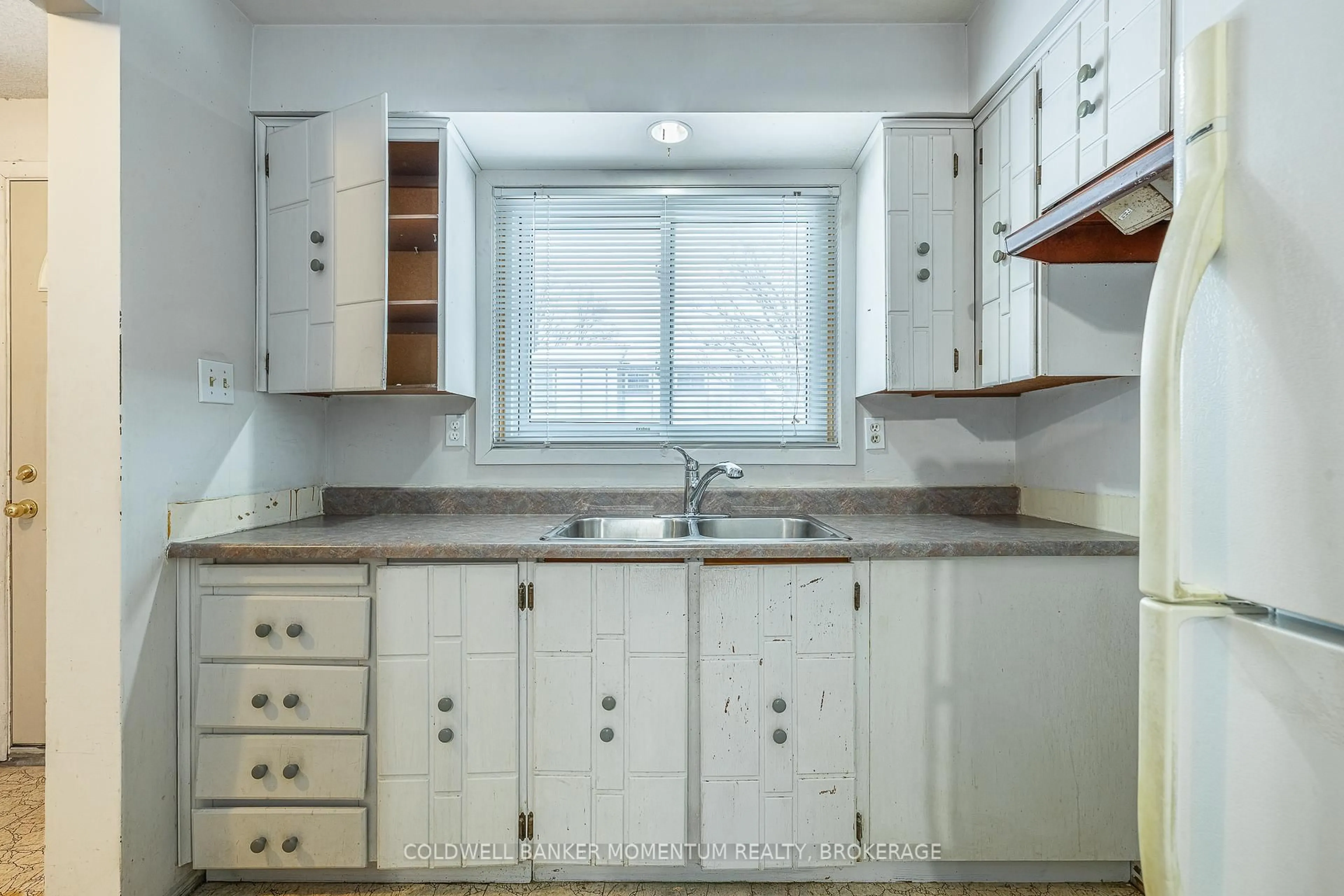 Standard kitchen, unknown for 25 Linfield Dr #59, St. Catharines Ontario L2N 5T7