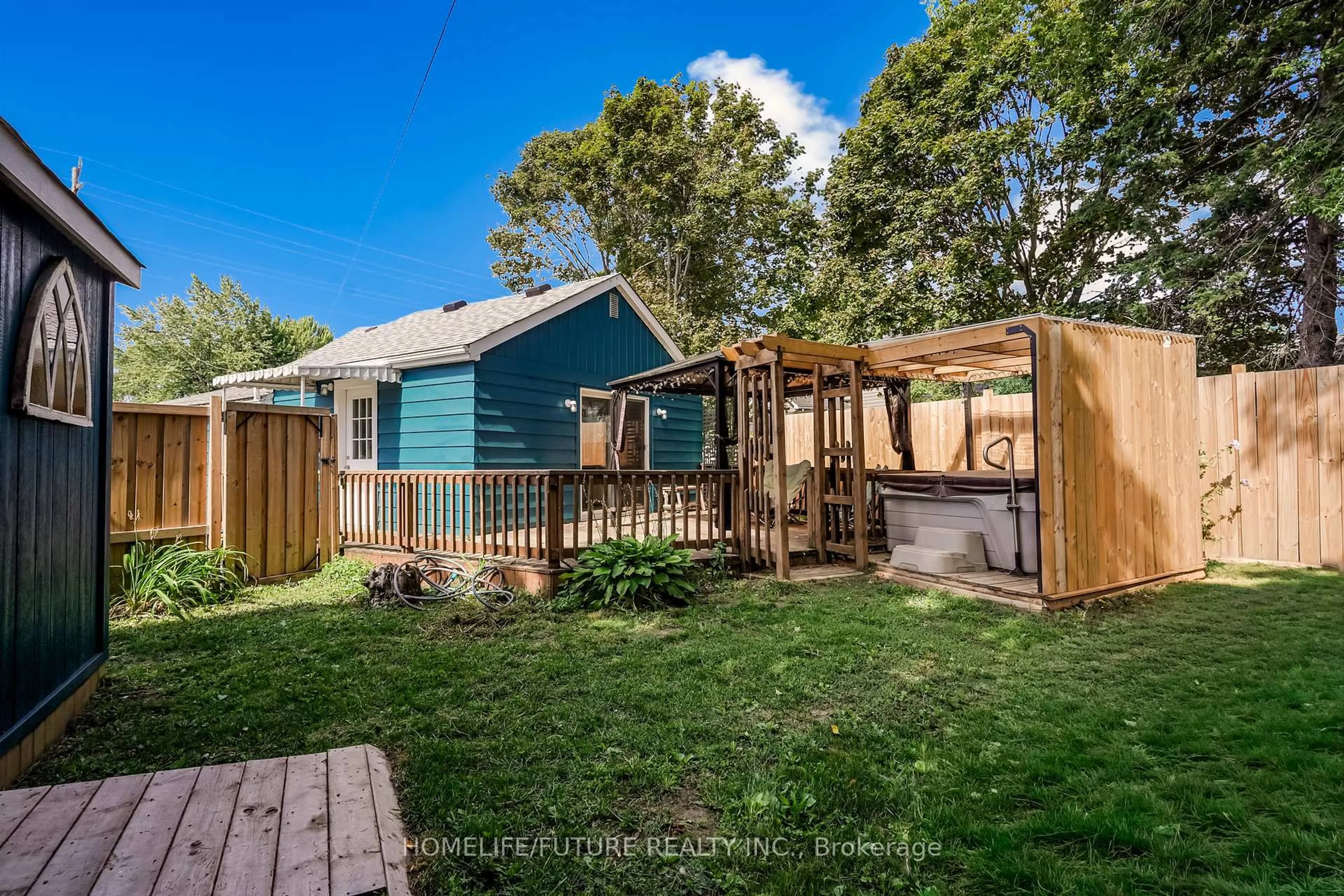 A pic from outside/outdoor area/front of a property/back of a property/a pic from drone, street for 9 Toronto Rd, Port Hope Ontario L1A 3R4