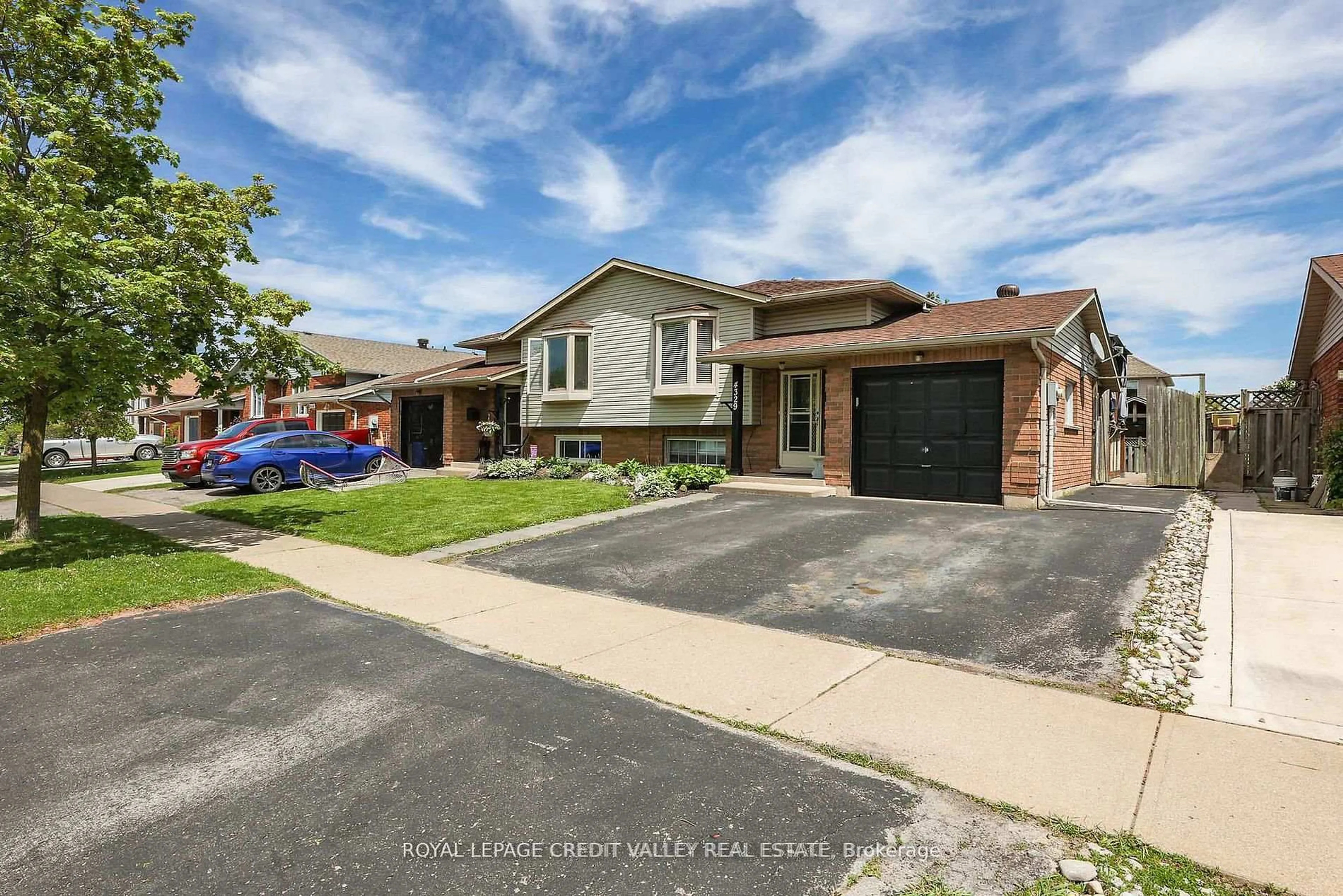 Home with brick exterior material, street for 4329 Concord Ave, Lincoln Ontario L0R 1B6