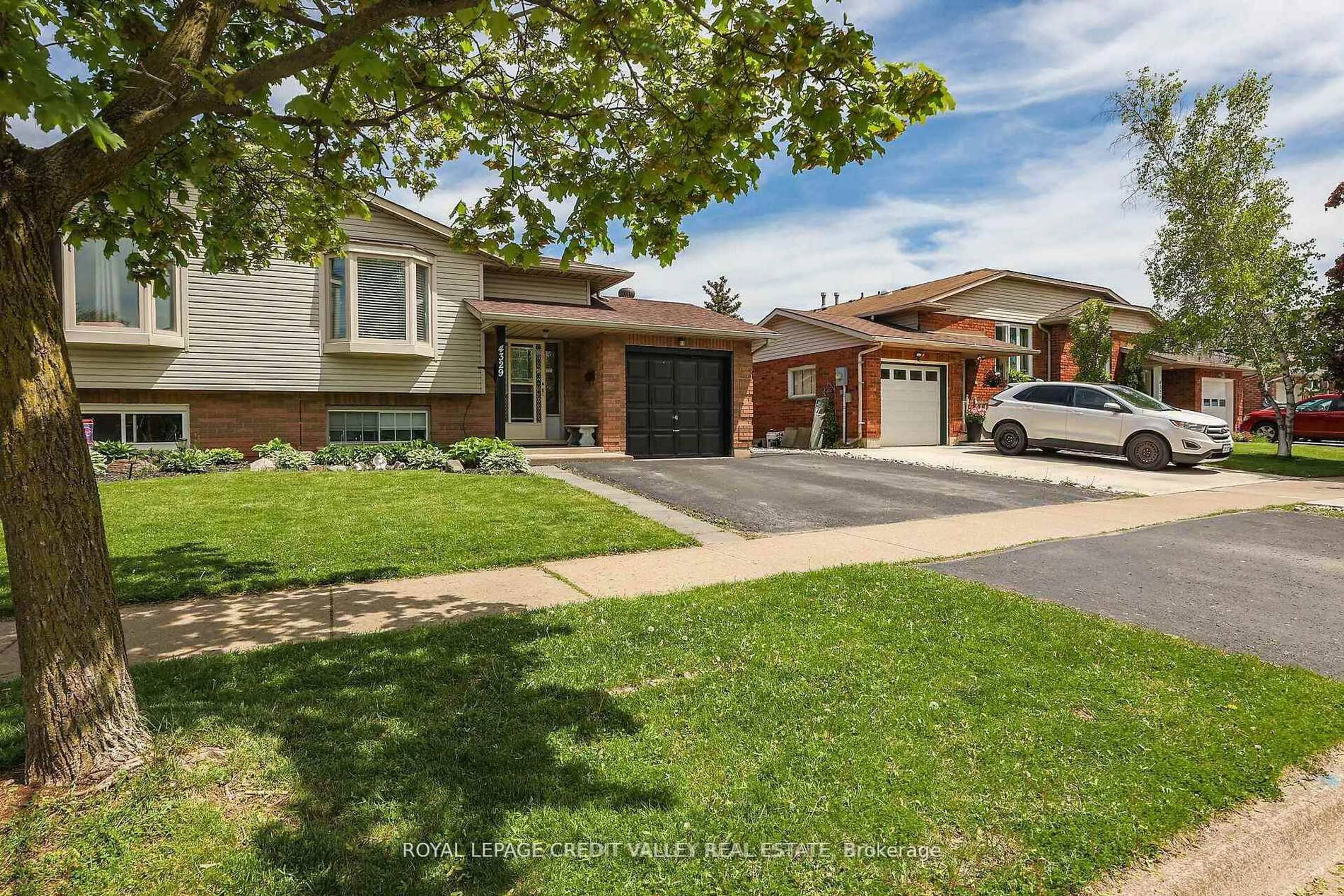 Home with brick exterior material, street for 4329 Concord Ave, Lincoln Ontario L0R 1B6