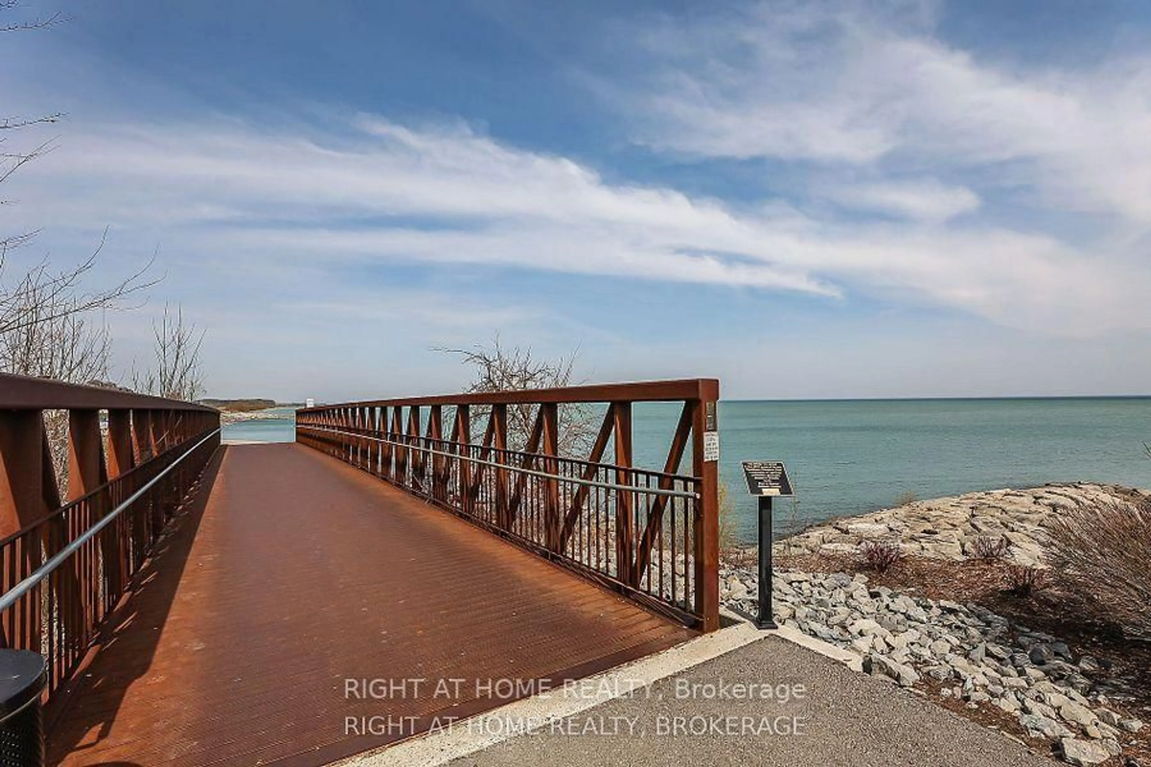 Blurry image for 385 Winston Rd #804, Grimsby Ontario L3M 4E8