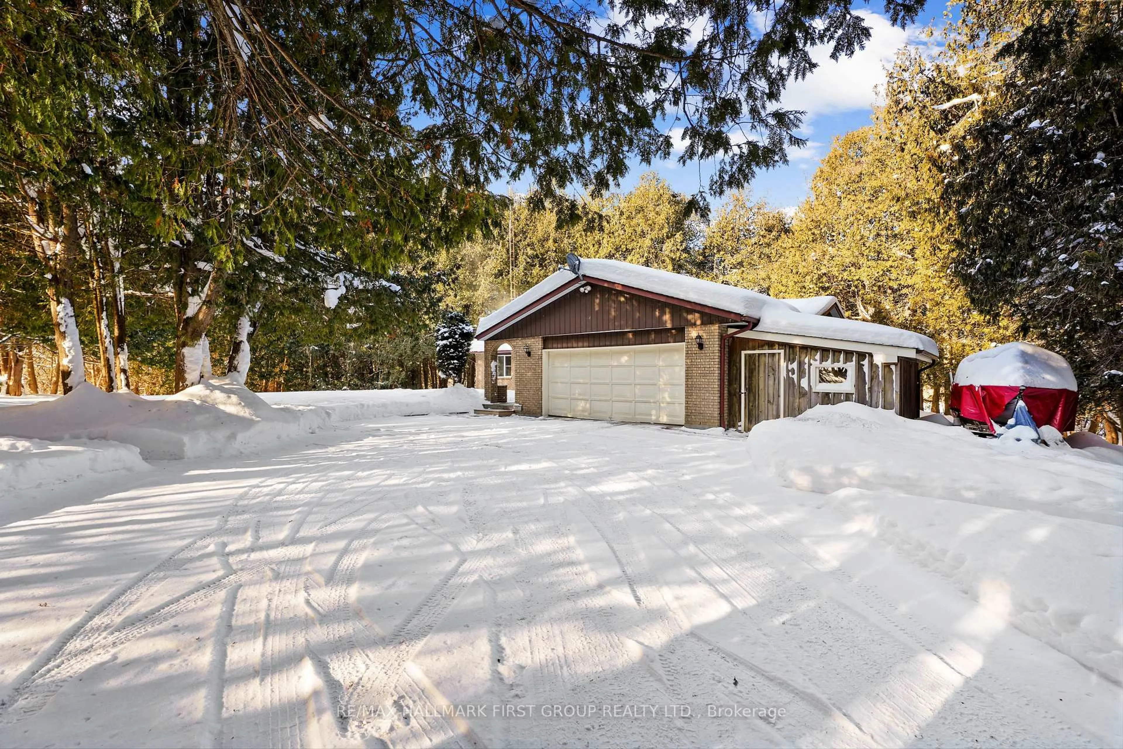 A pic from outside/outdoor area/front of a property/back of a property/a pic from drone, unknown for 6200 Campbell Rd, Port Hope Ontario L1A 3V8