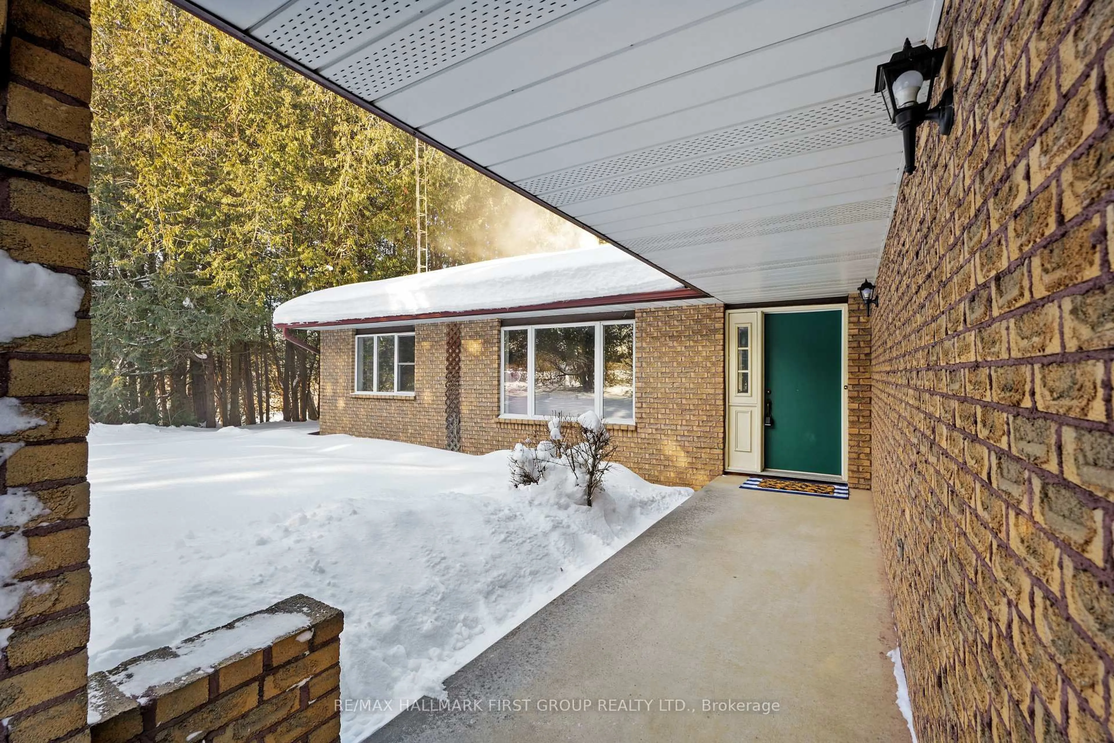 A pic from outside/outdoor area/front of a property/back of a property/a pic from drone, street for 6200 Campbell Rd, Port Hope Ontario L1A 3V8