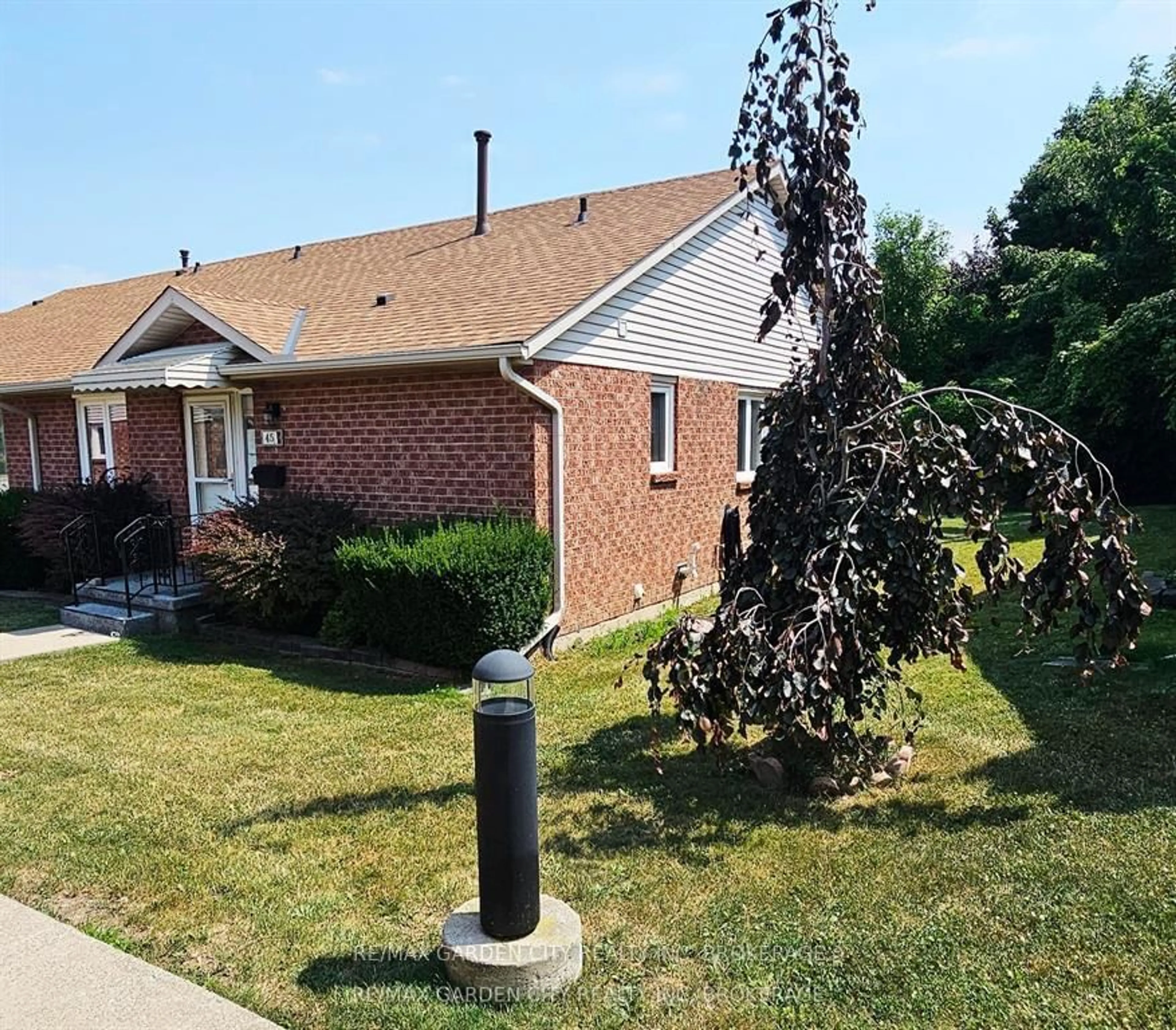 Home with brick exterior material, street for 122 BUNTING Rd #45, St. Catharines Ontario L2P 3X7