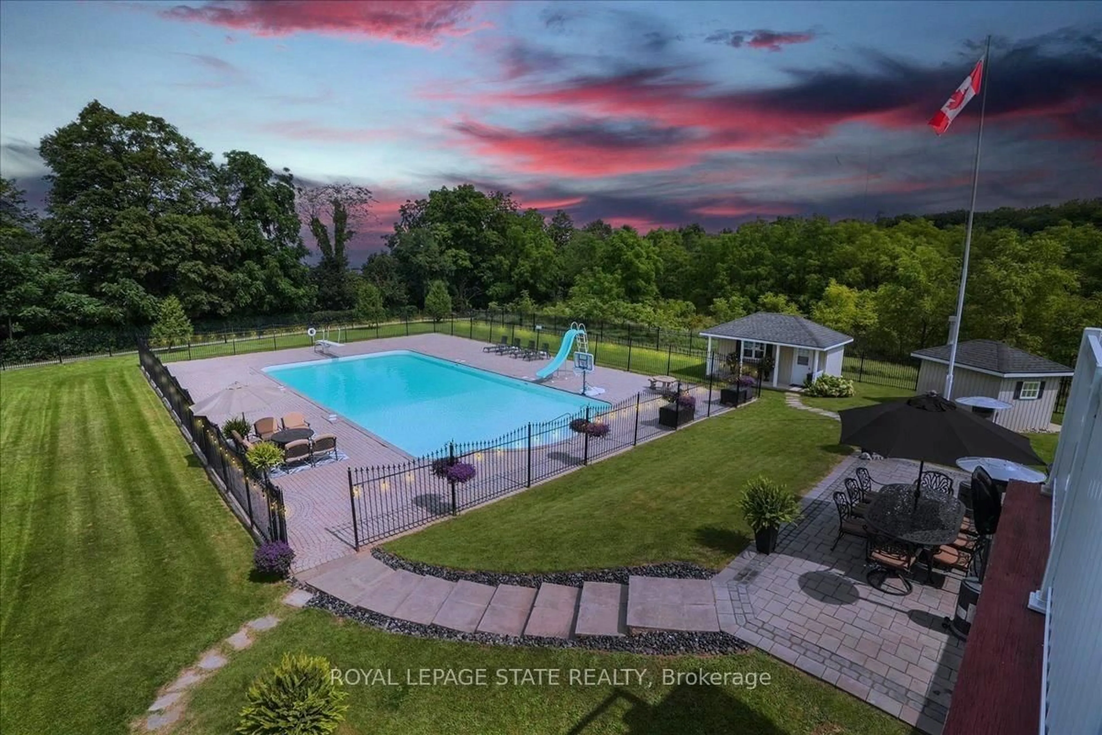 A pic from outside/outdoor area/front of a property/back of a property/a pic from drone, water/lake/river/ocean view for 10 Azalea Crt, Hamilton Ontario L8J 1K4