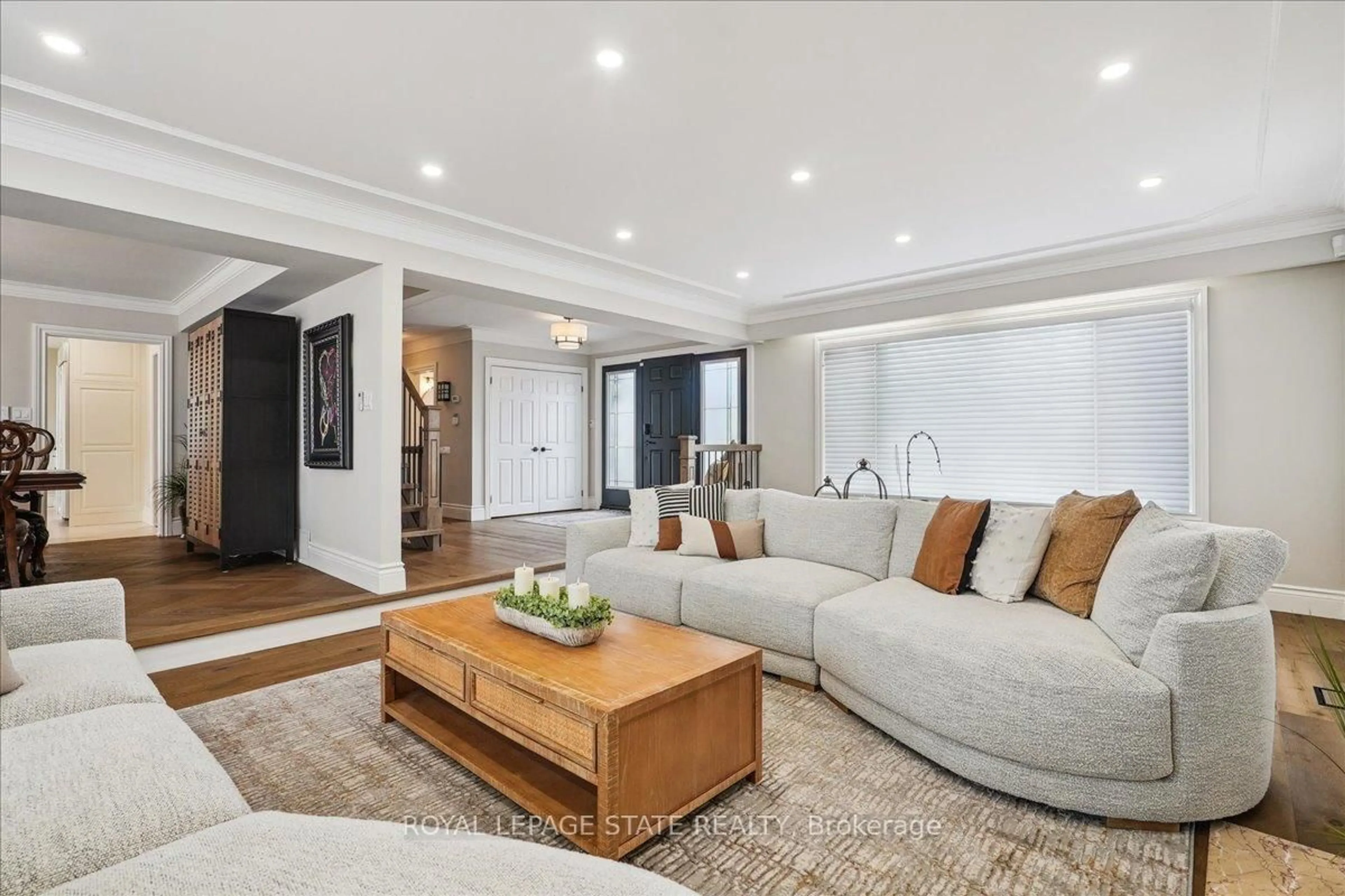 Living room with furniture, unknown for 10 Azalea Crt, Hamilton Ontario L8J 1K4