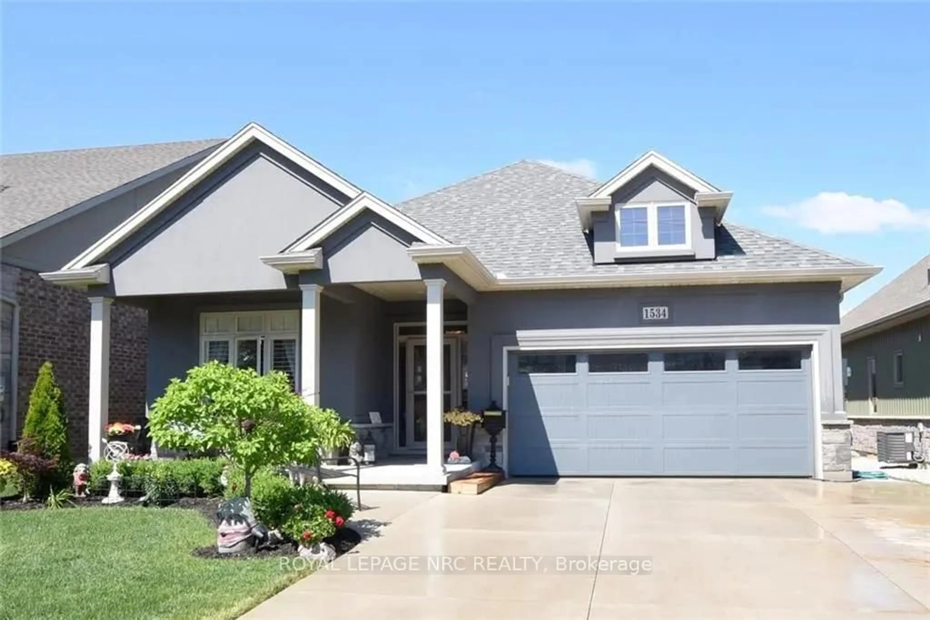 Home with vinyl exterior material, street for 1534 Haist St, Pelham Ontario L0S 1E5