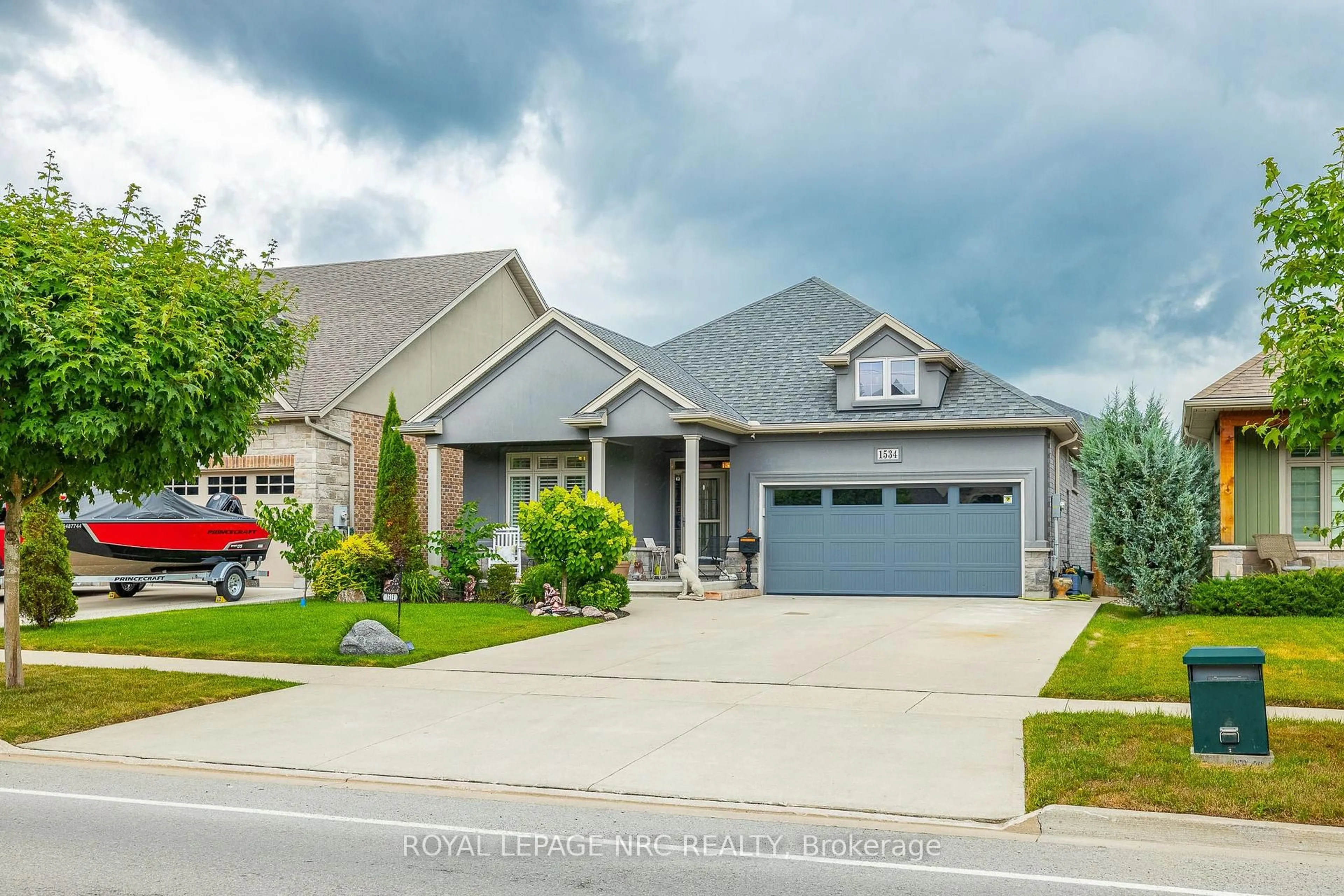 Home with vinyl exterior material, street for 1534 Haist St, Pelham Ontario L0S 1E5