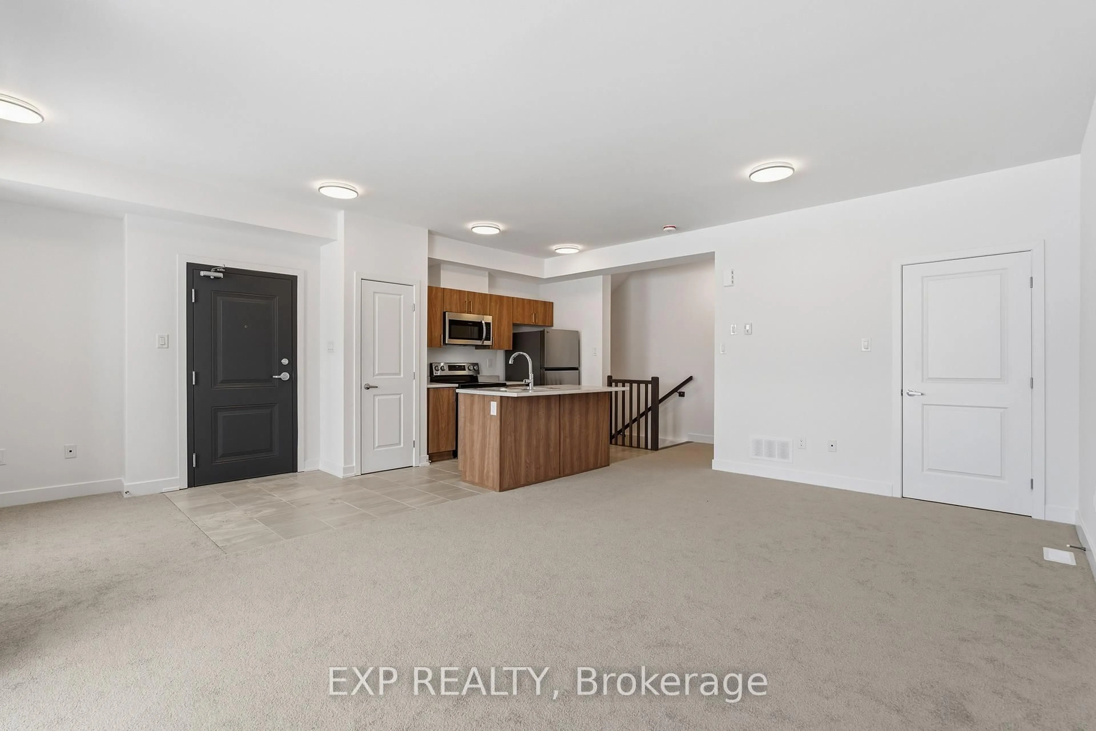 A pic of a room for 1007 Silhouette Private, Ottawa Ontario K2J 4S3