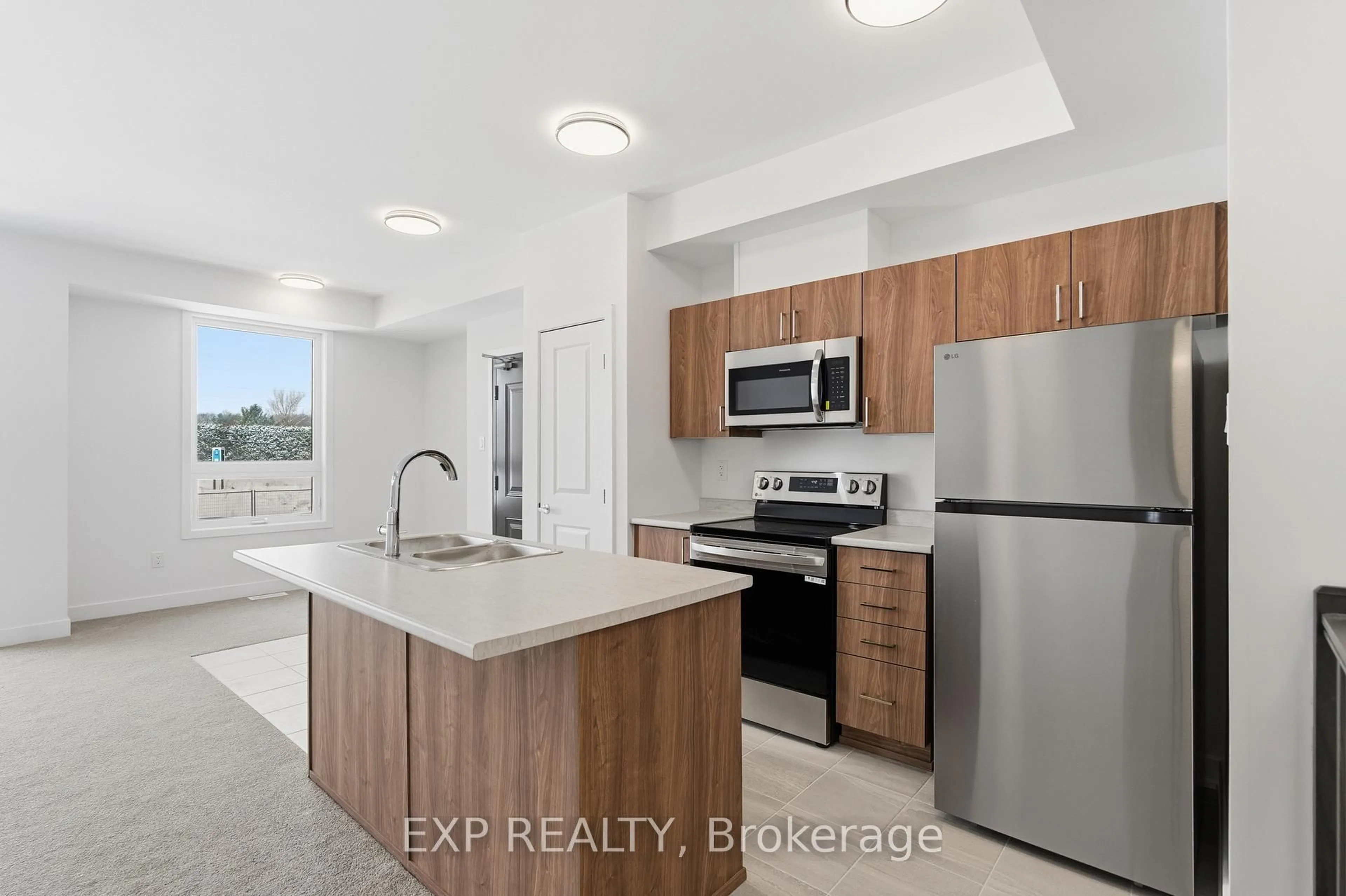 Standard kitchen, unknown for 1007 Silhouette Private, Ottawa Ontario K2J 4S3