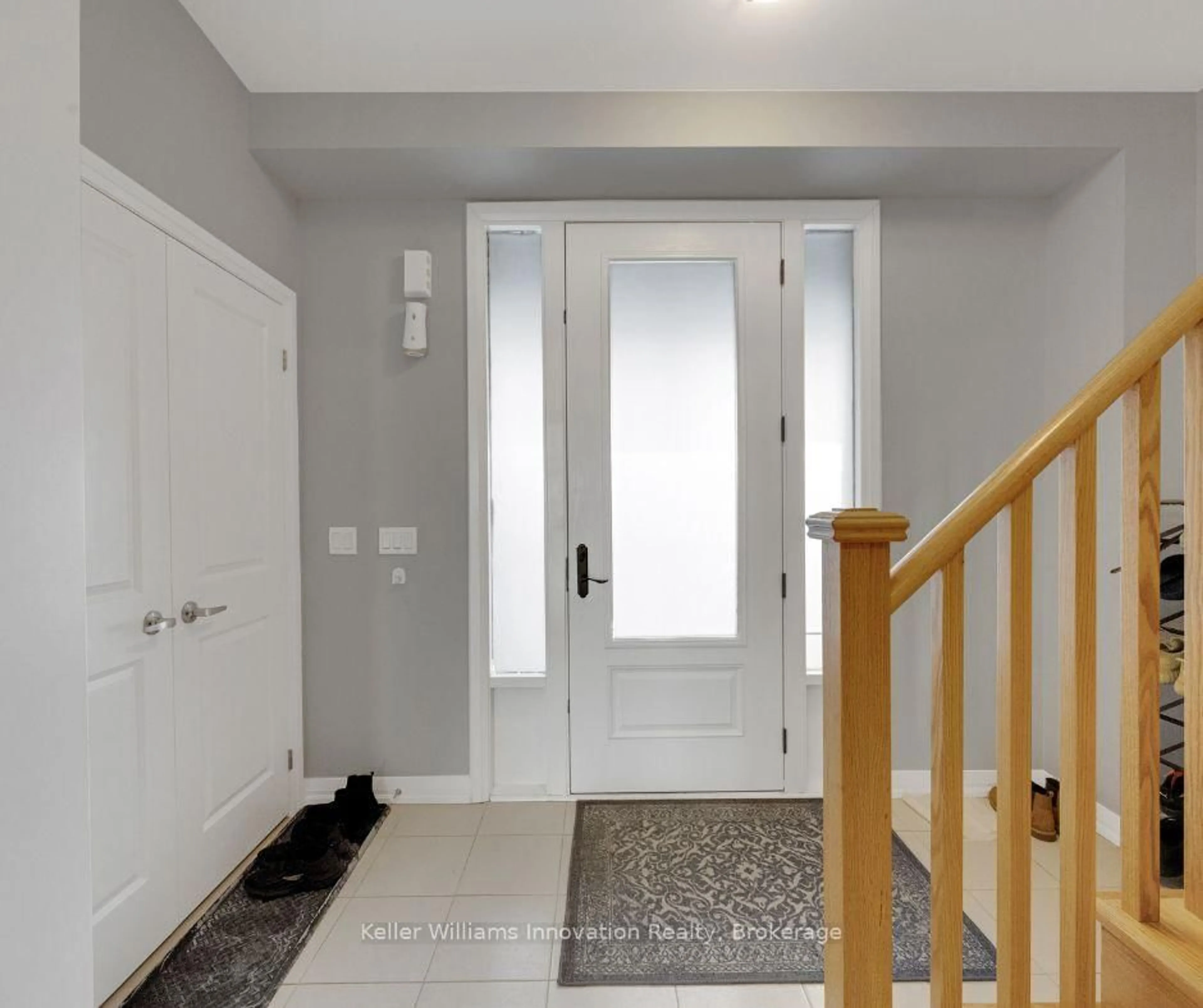 Indoor entryway for 890 Sobeski Ave, Woodstock Ontario N4T 0N7