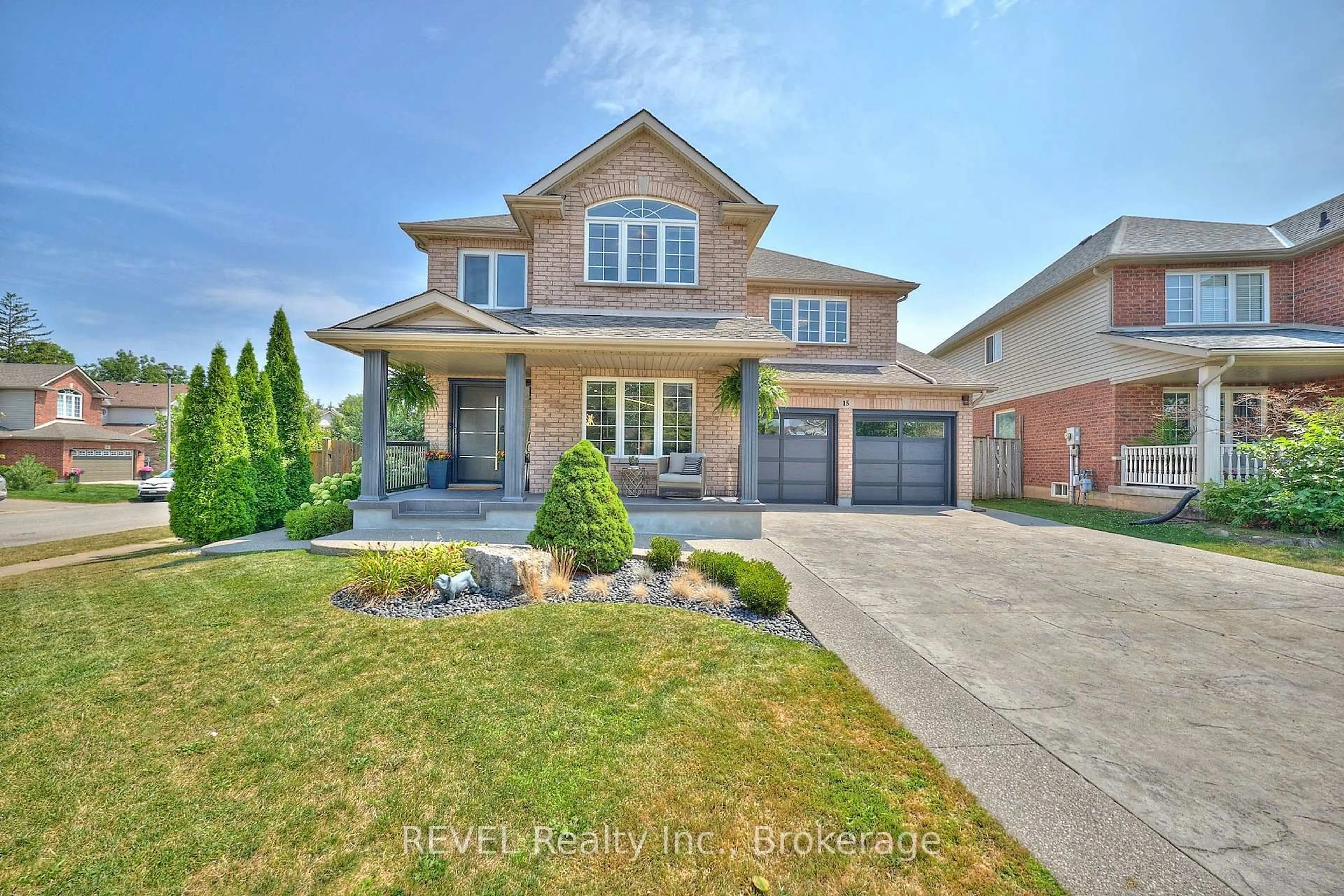 Home with brick exterior material, street for 15 Fosh Crt, St. Catharines Ontario L2S 4A9