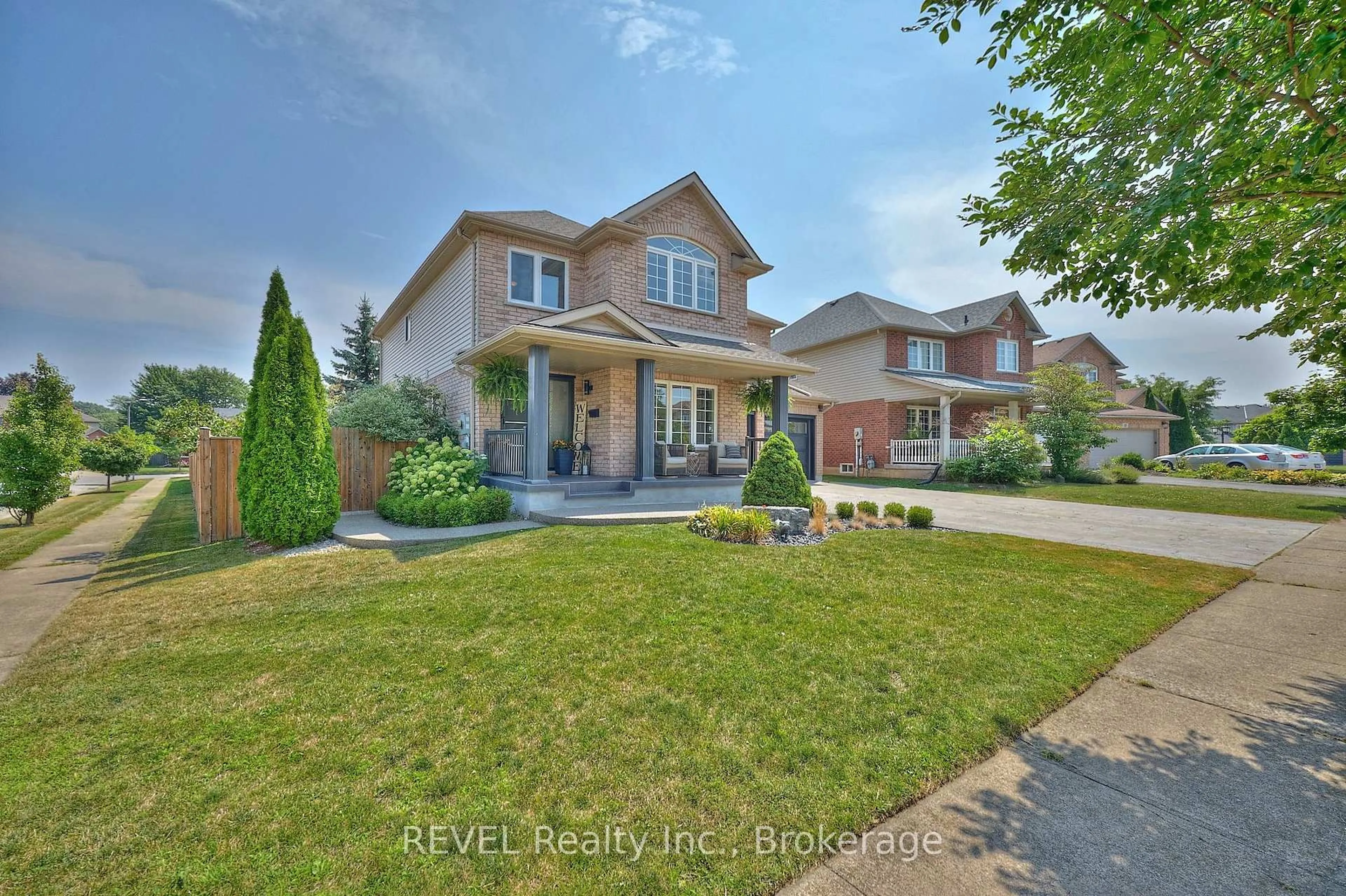 Home with brick exterior material, street for 15 Fosh Crt, St. Catharines Ontario L2S 4A9