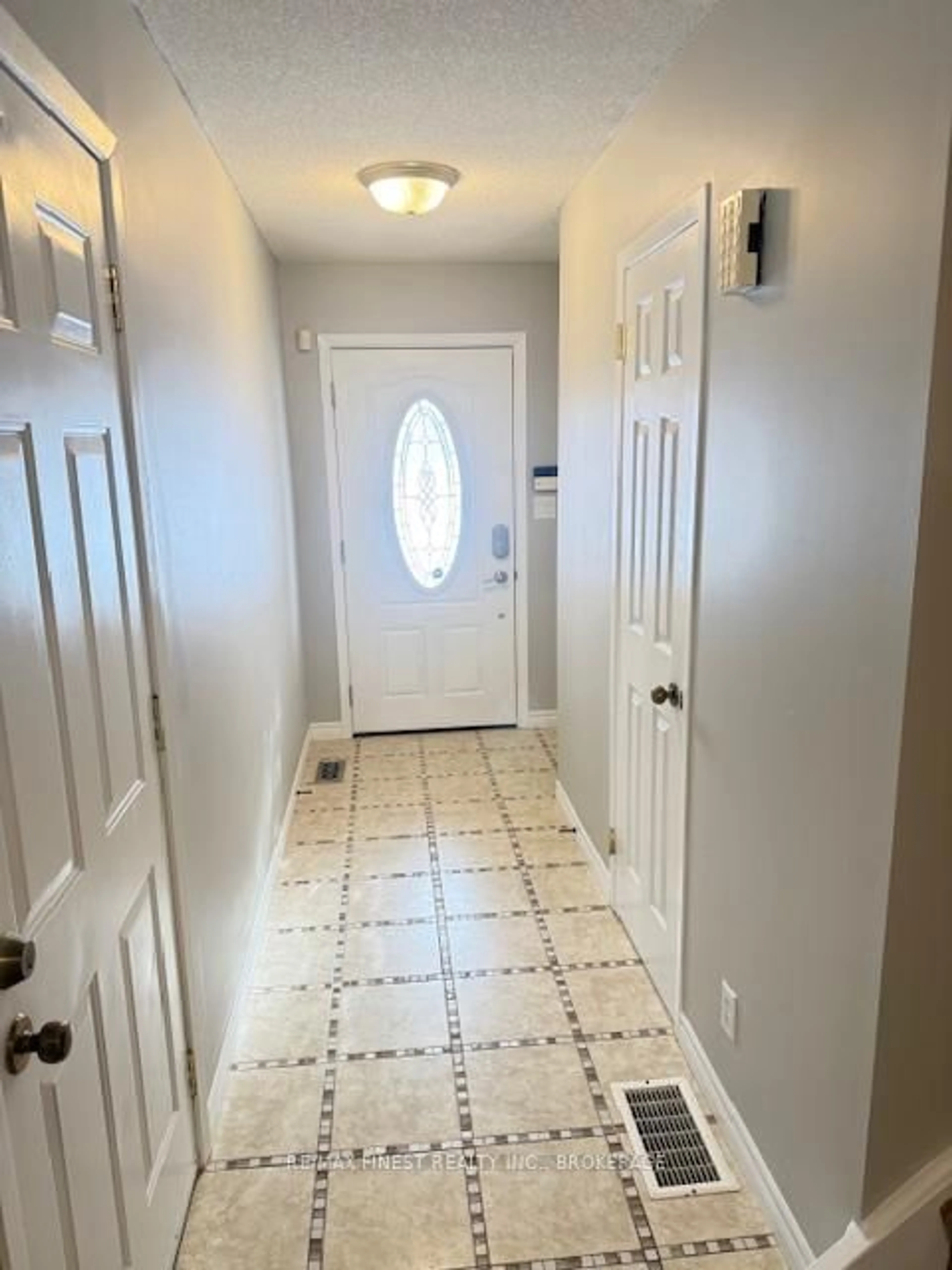 Indoor entryway for 936 Killarney Cres, Kingston Ontario K7M 8E1