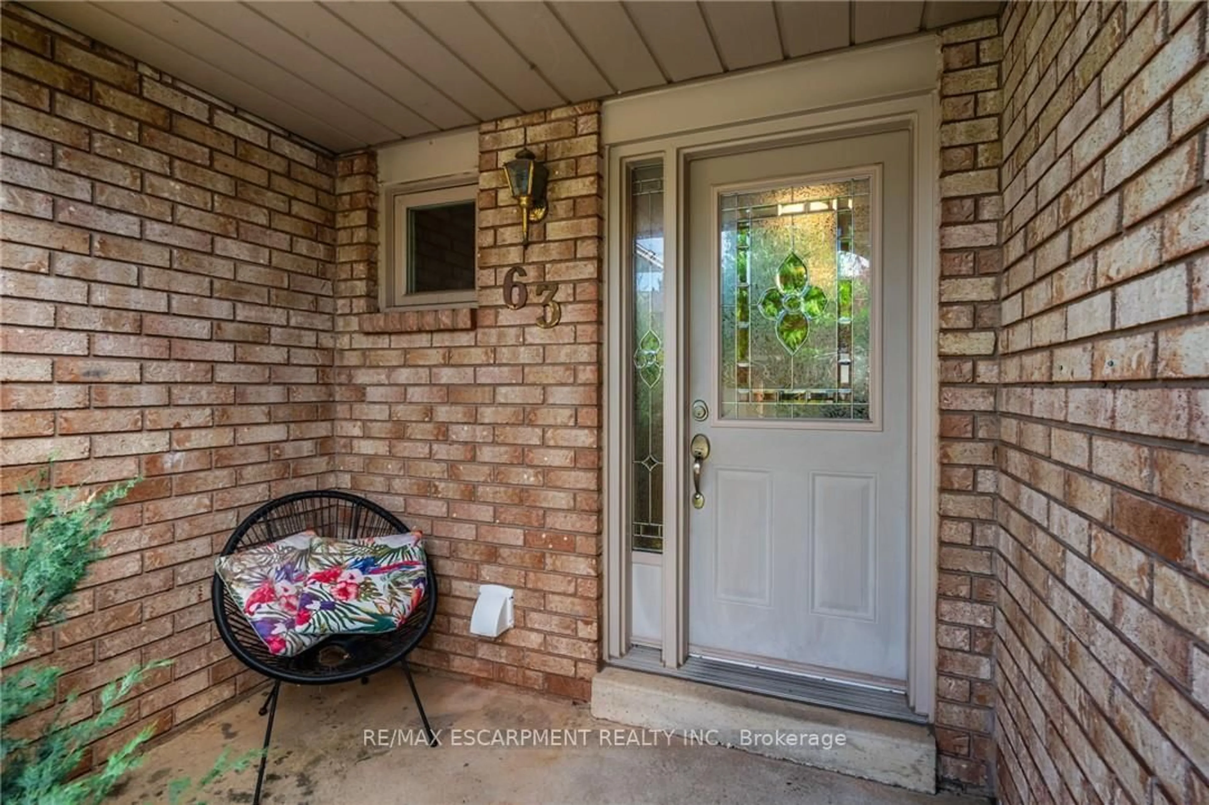 Indoor entryway for 391 Stone Church Rd #63, Hamilton Ontario L8B 2H3