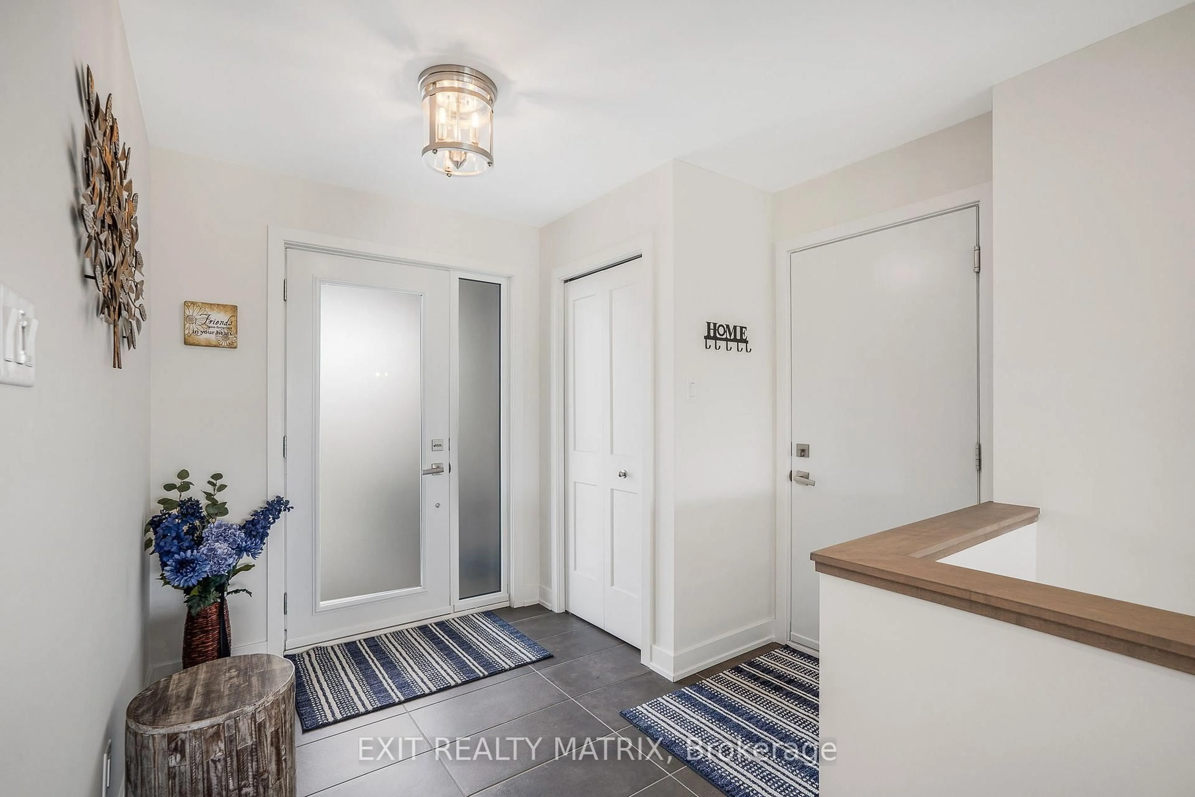 Indoor entryway for 521 Barrage St, Casselman Ontario K0A 1M0