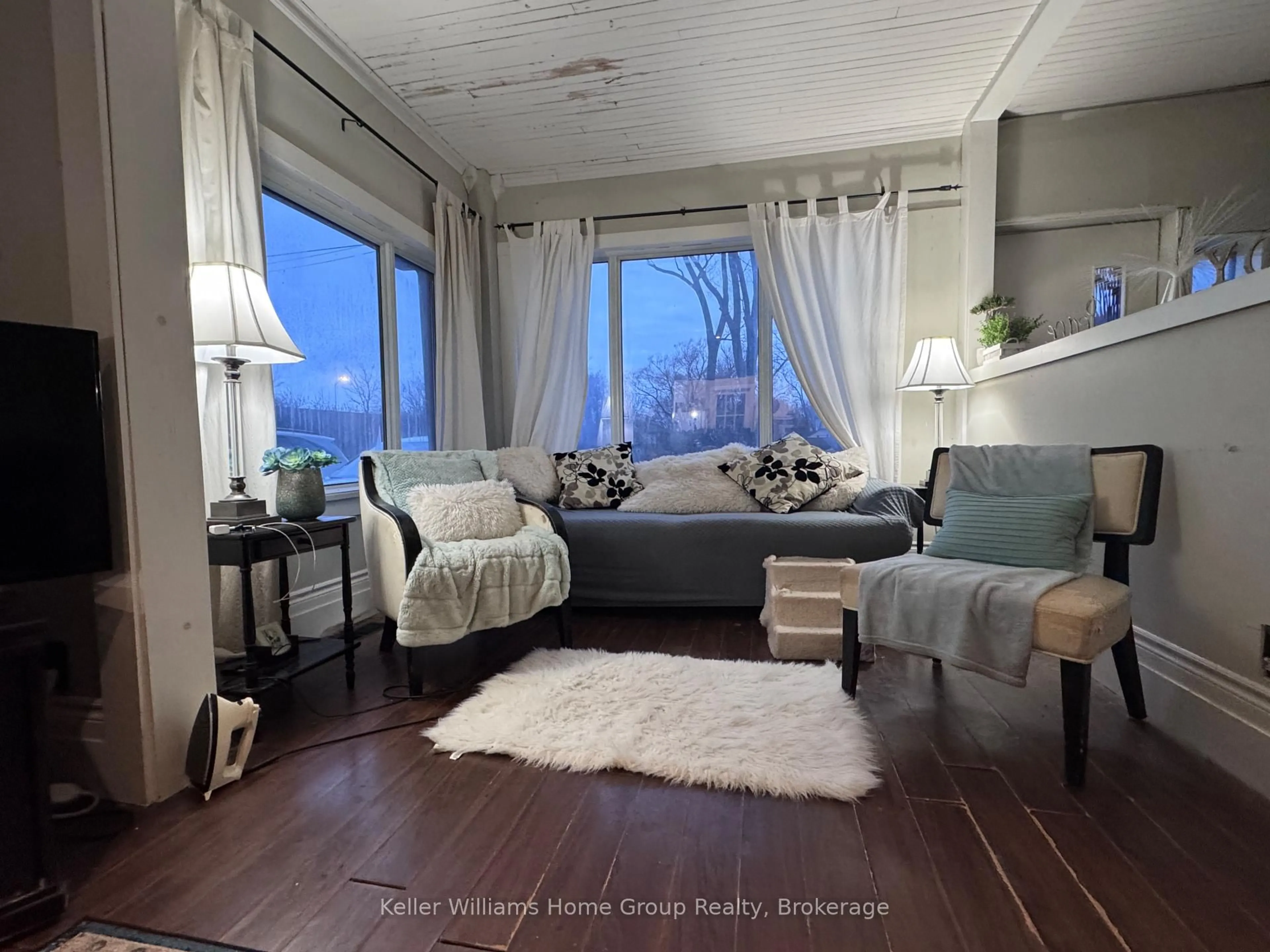 Living room with furniture, wood/laminate floor for 22 Clare Ave, Hamilton Ontario L8N 7X1