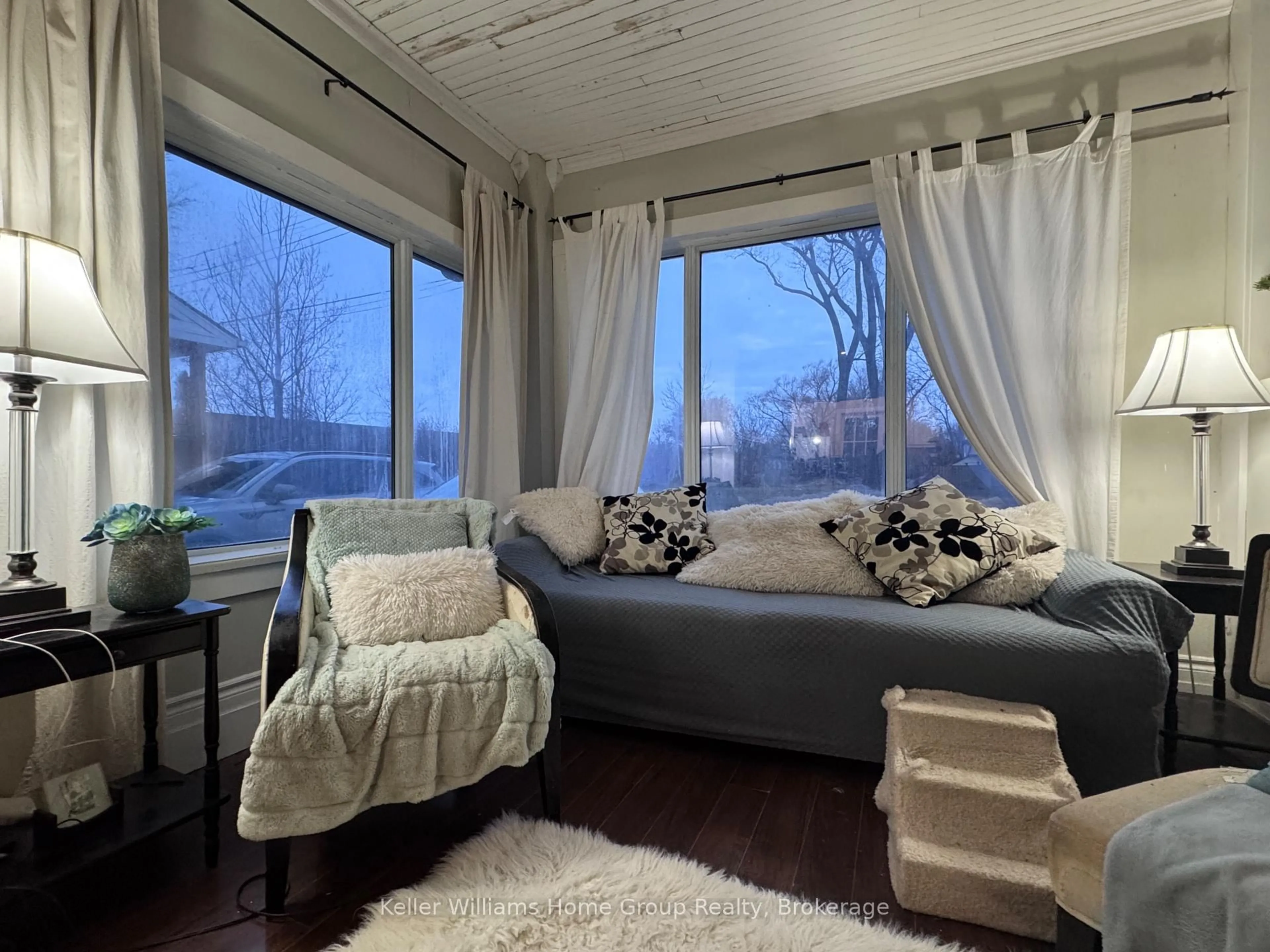 Living room with furniture, wood/laminate floor for 22 Clare Ave, Hamilton Ontario L8N 7X1