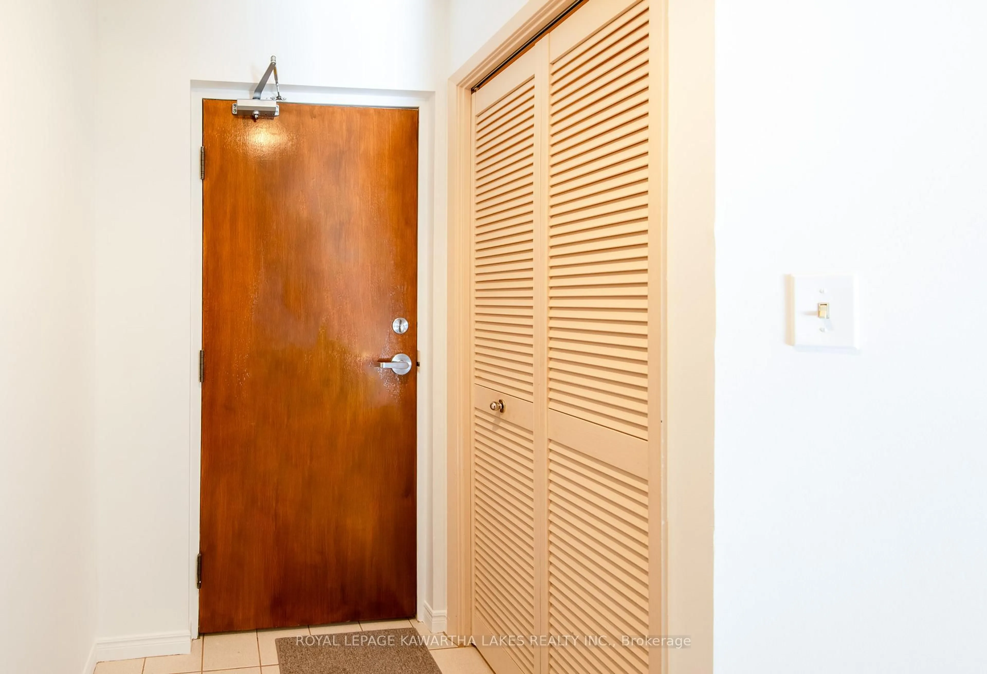 Indoor foyer for 2 Heritage Way #108, Kawartha Lakes Ontario K9V 5P5