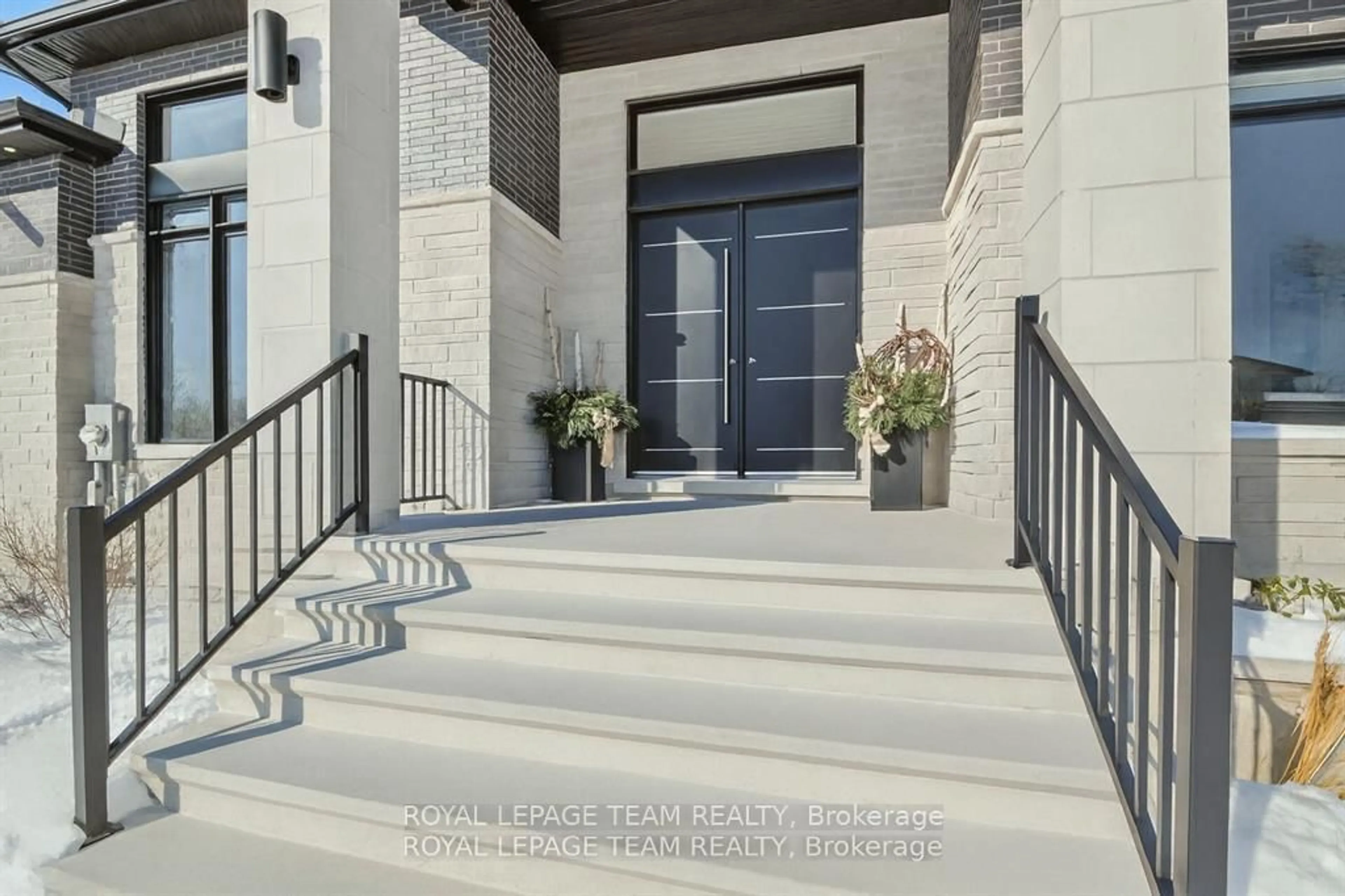 Indoor entryway for 6865 Pebble Trail Way, Ottawa Ontario K4P 0C4