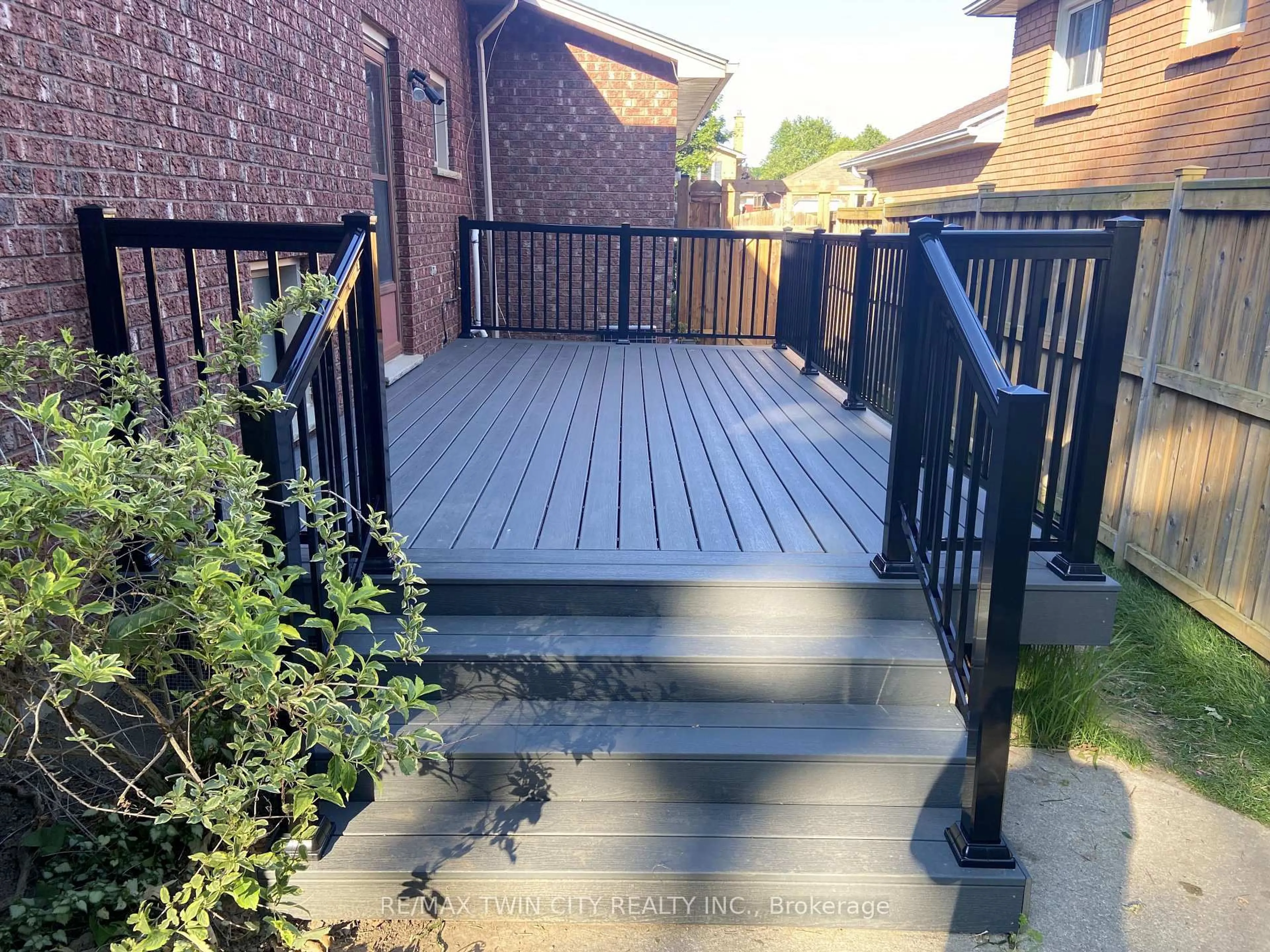 Patio, street for 53 Childerhose Cres, Brantford Ontario N3P 1Z7