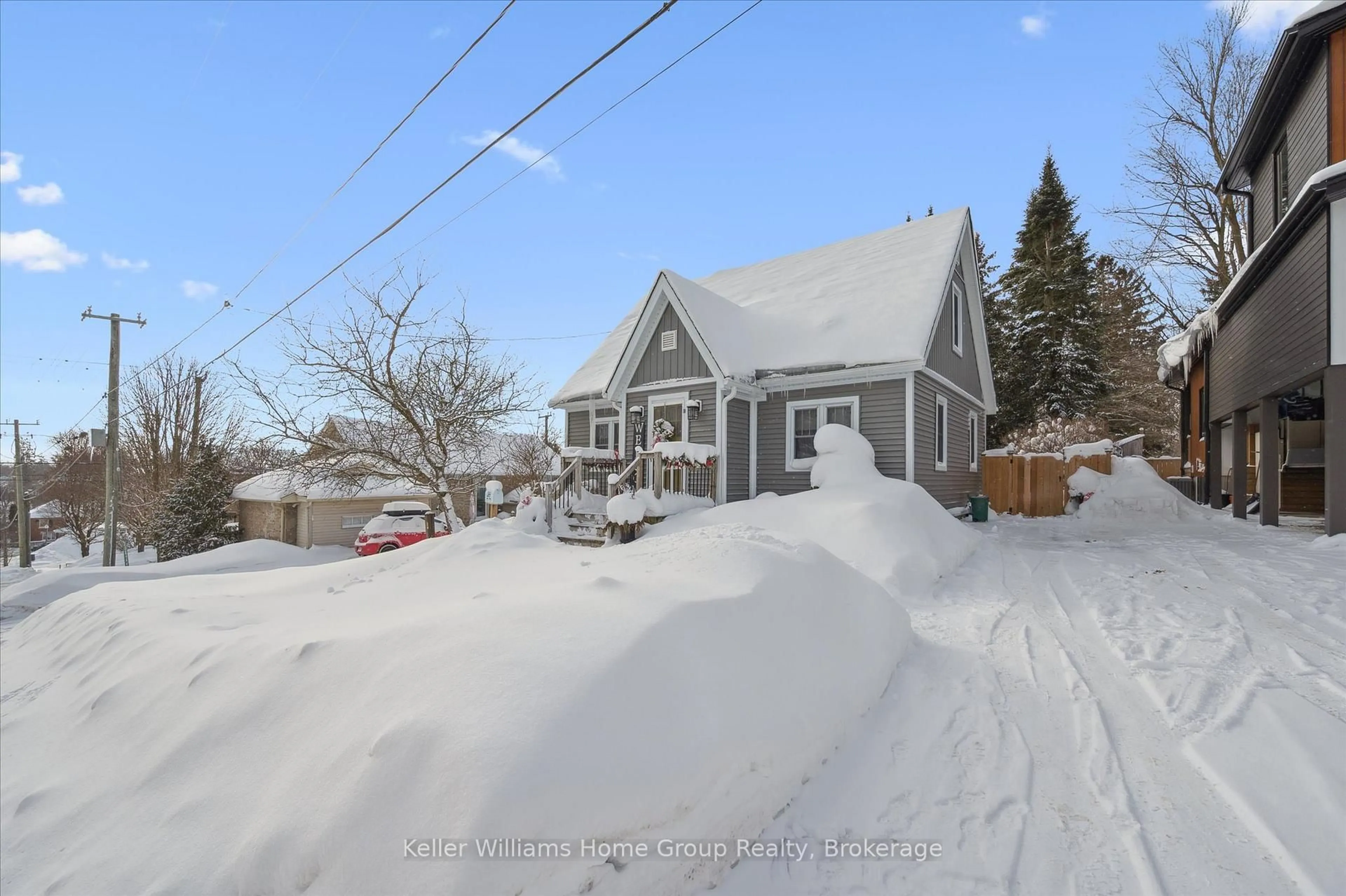 A pic from outside/outdoor area/front of a property/back of a property/a pic from drone, street for 249 Gowrie St, Centre Wellington Ontario N1M 2H2