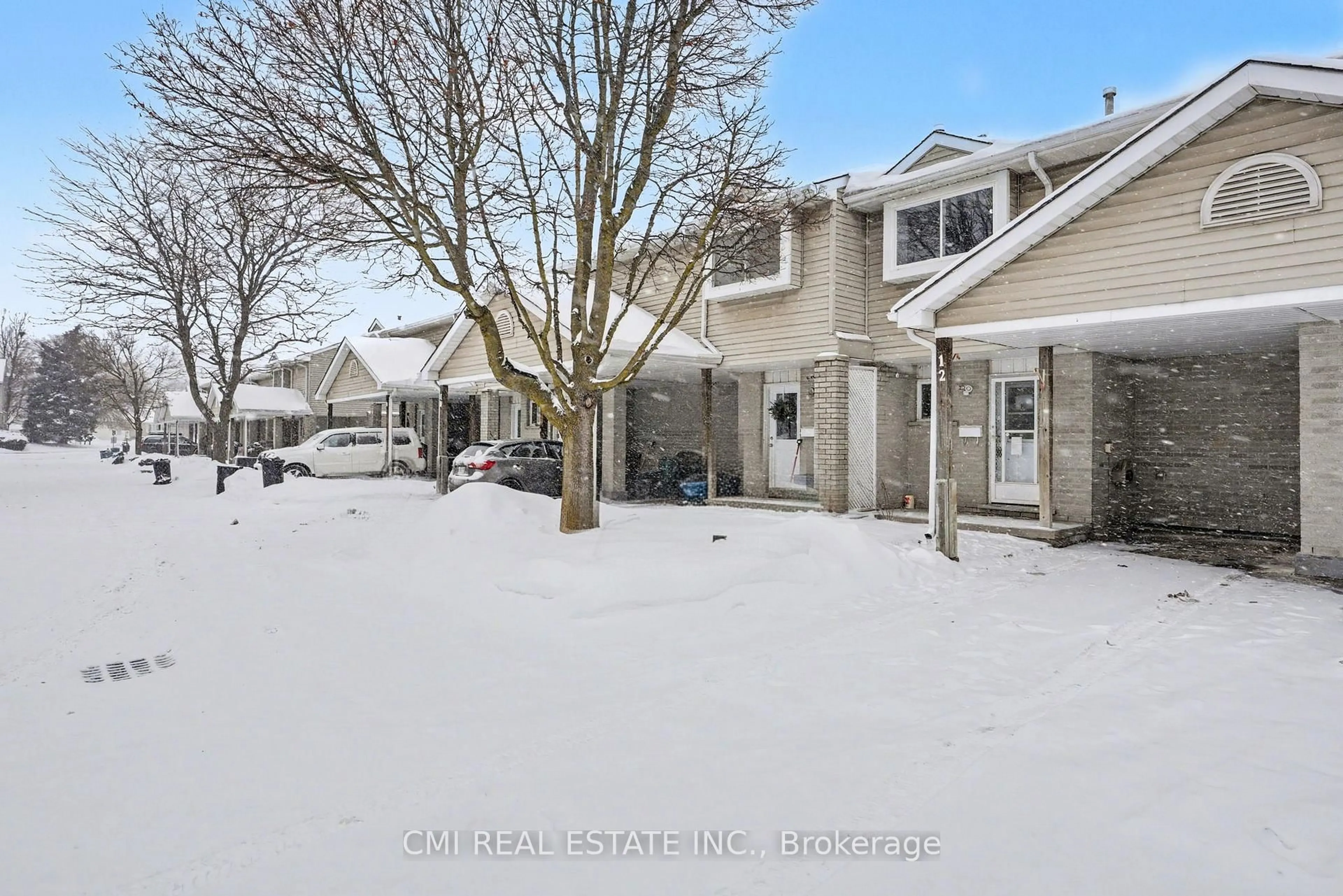 A pic from outside/outdoor area/front of a property/back of a property/a pic from drone, unknown for 125 Sekura Cres #12, Cambridge Ontario N1R 8B4
