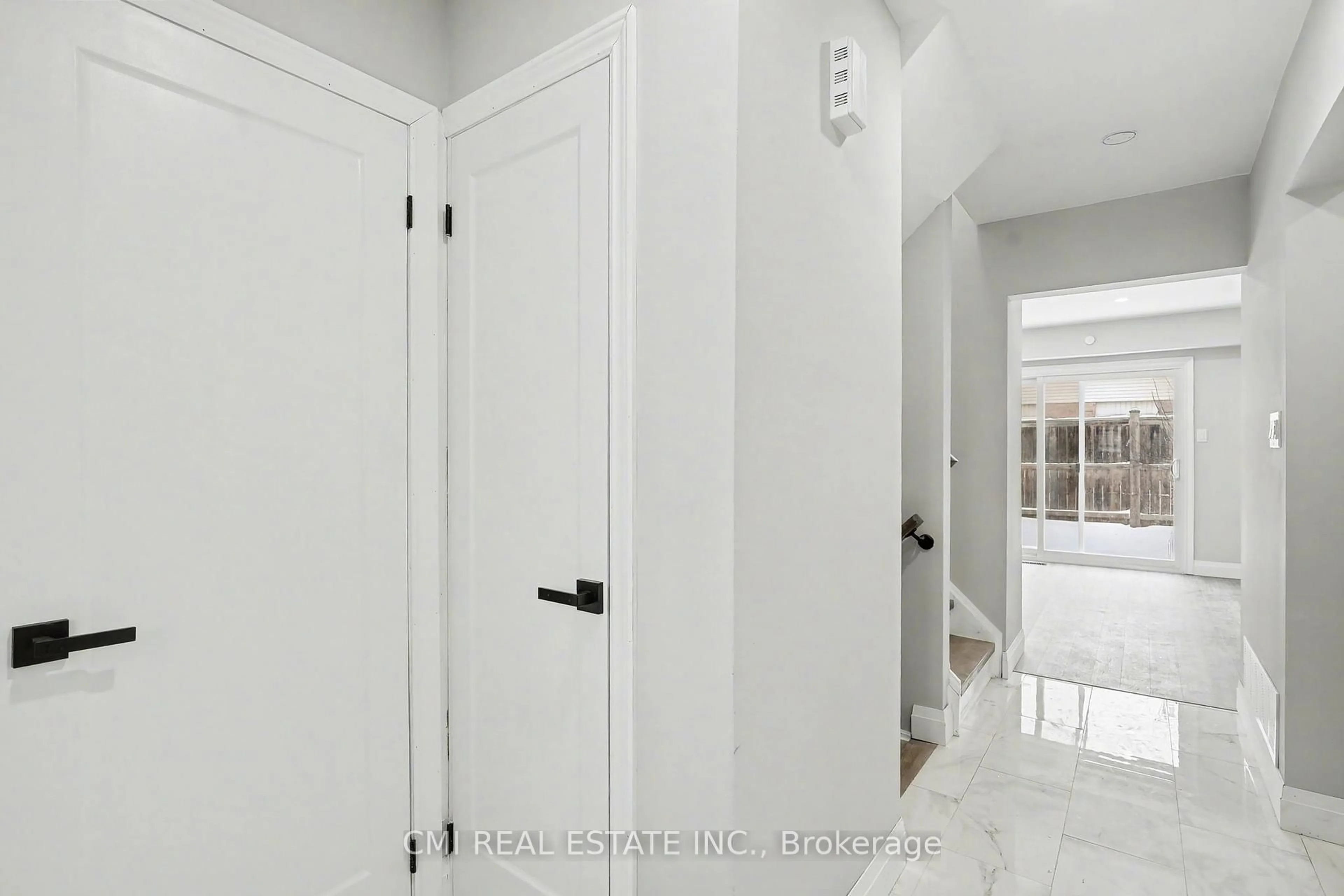 Indoor entryway for 125 Sekura Cres #12, Cambridge Ontario N1R 8B4