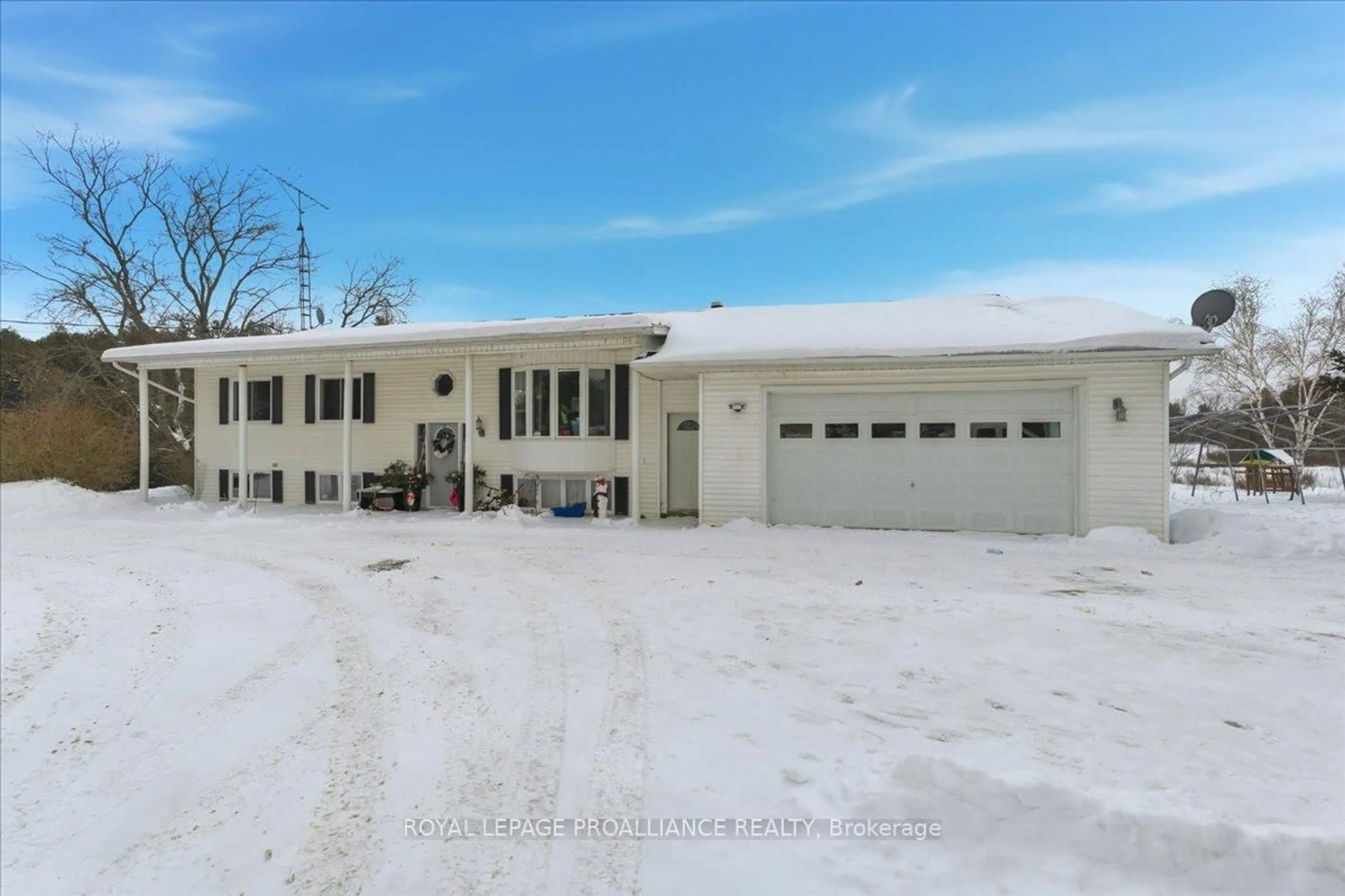 Home with vinyl exterior material, building for 1442 Quin Mo Lac Rd, Tweed Ontario K0K 3J0