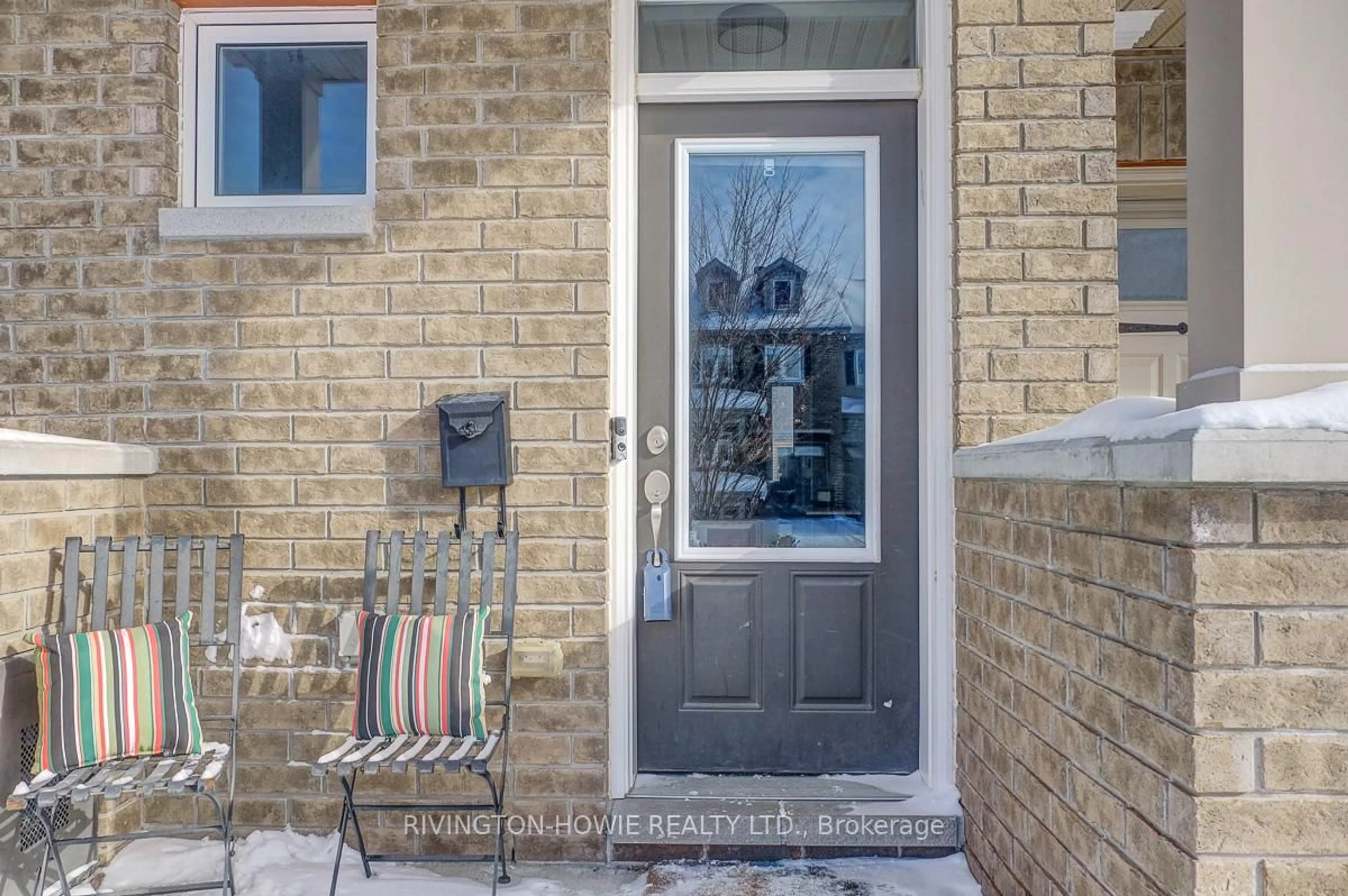 Indoor entryway for 1158 Beckett Cres, Ottawa Ontario K2S 0Z2