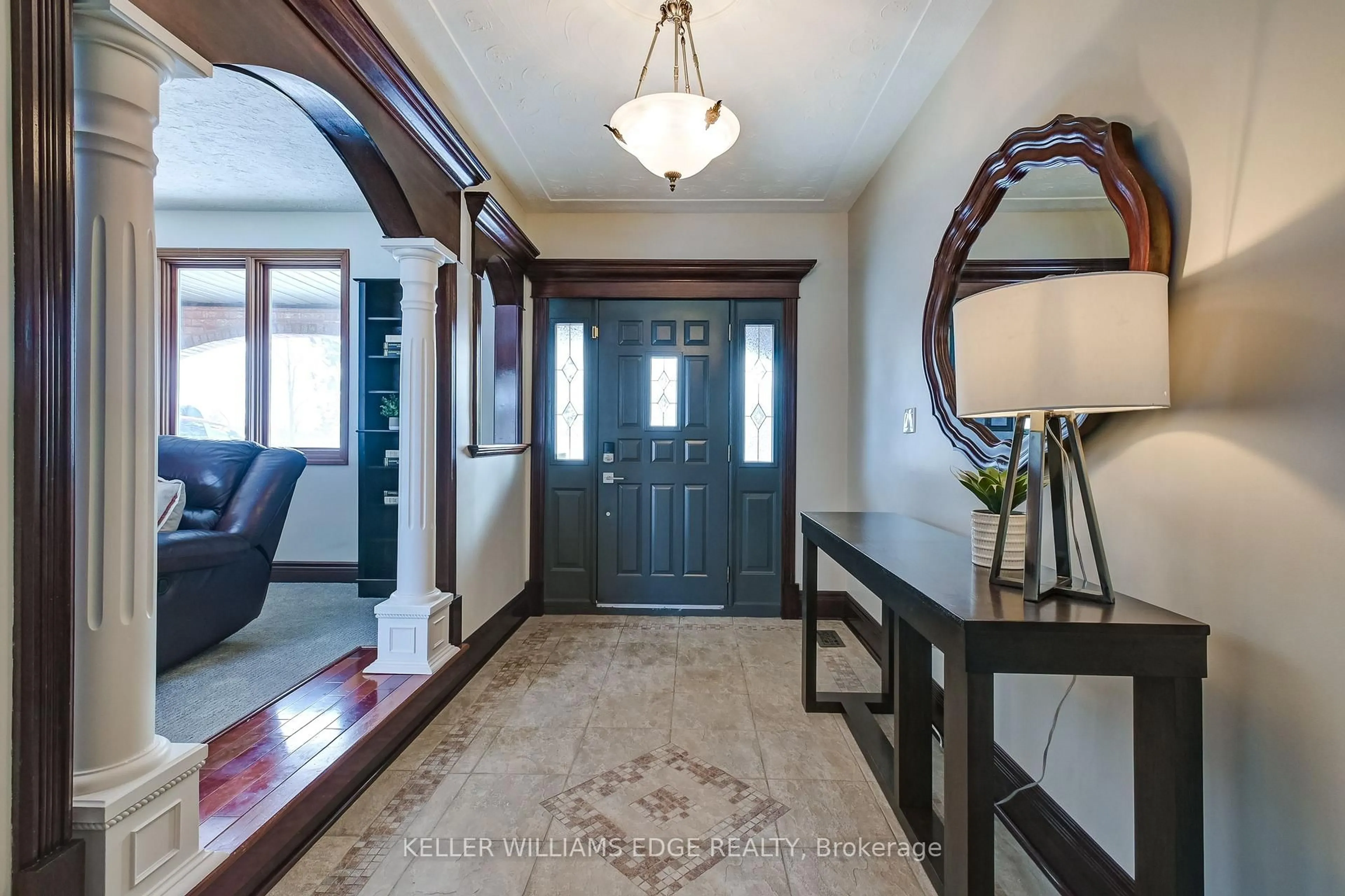 Indoor entryway for 380 Kirk Rd, Hamilton Ontario L0R 1C0