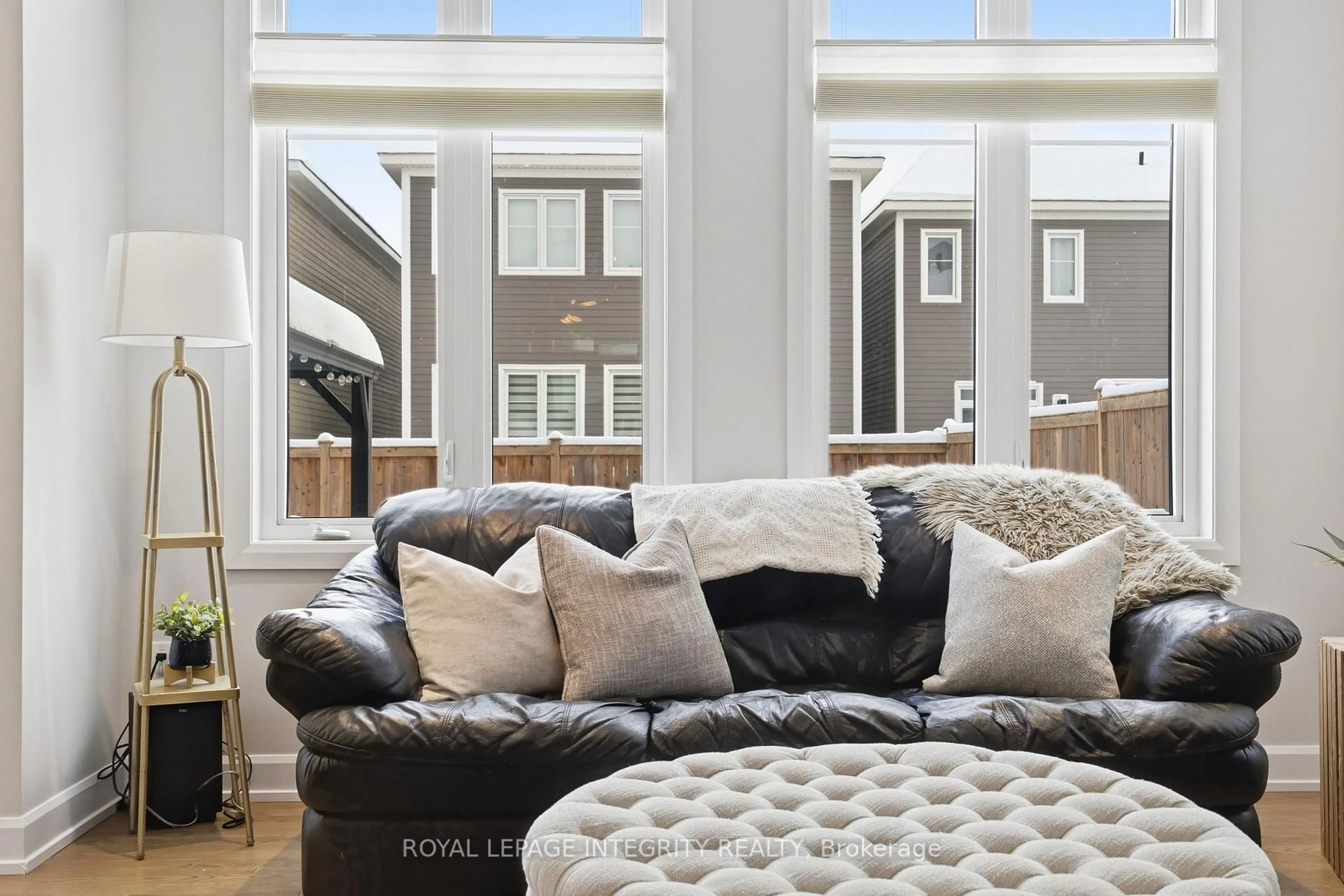 Living room with furniture, unknown for 52 Hackamore Cres, Richmond Ontario K0A 2Z0