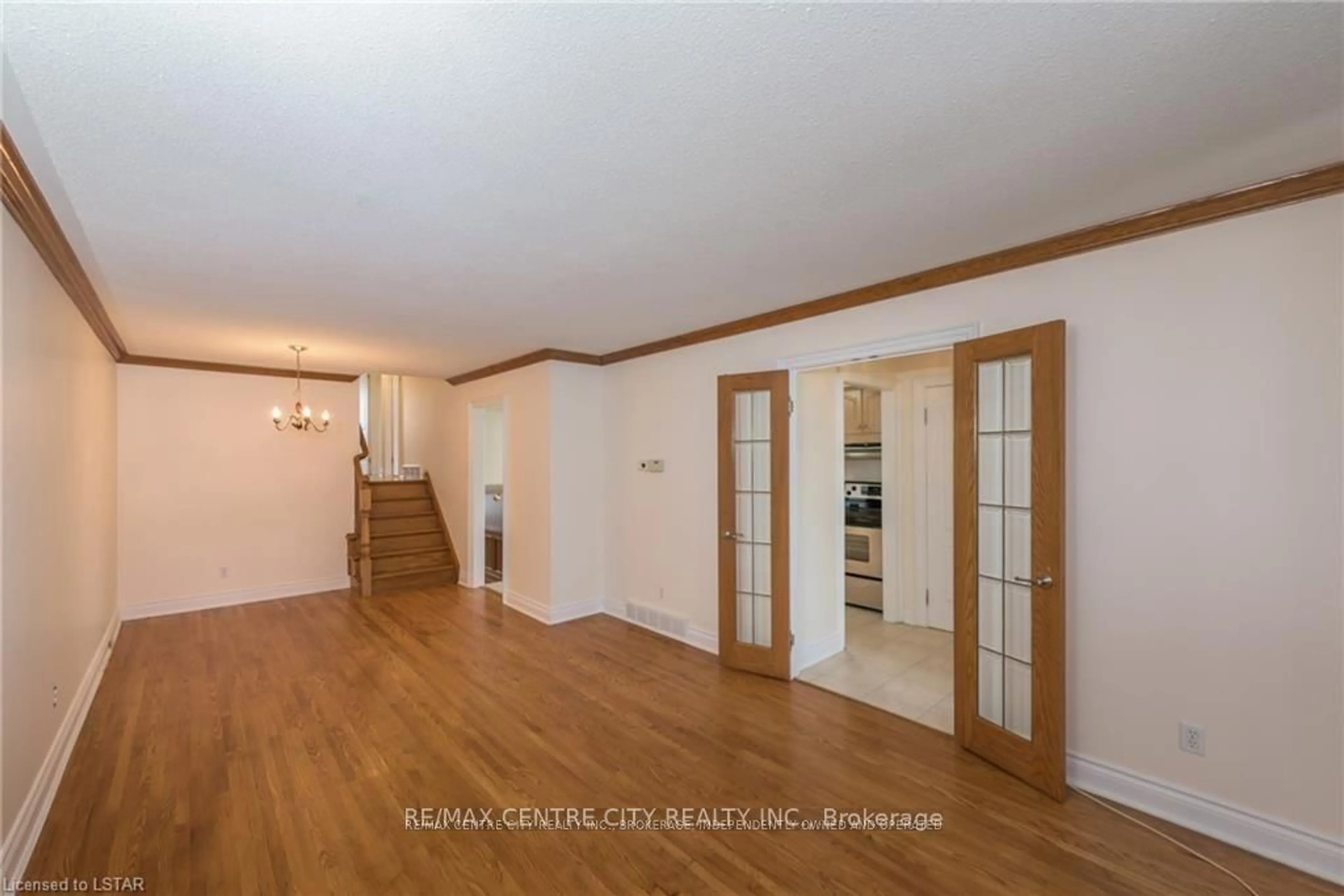 Unknown for 231 Banbury Rd, London South Ontario N5Z 4M1