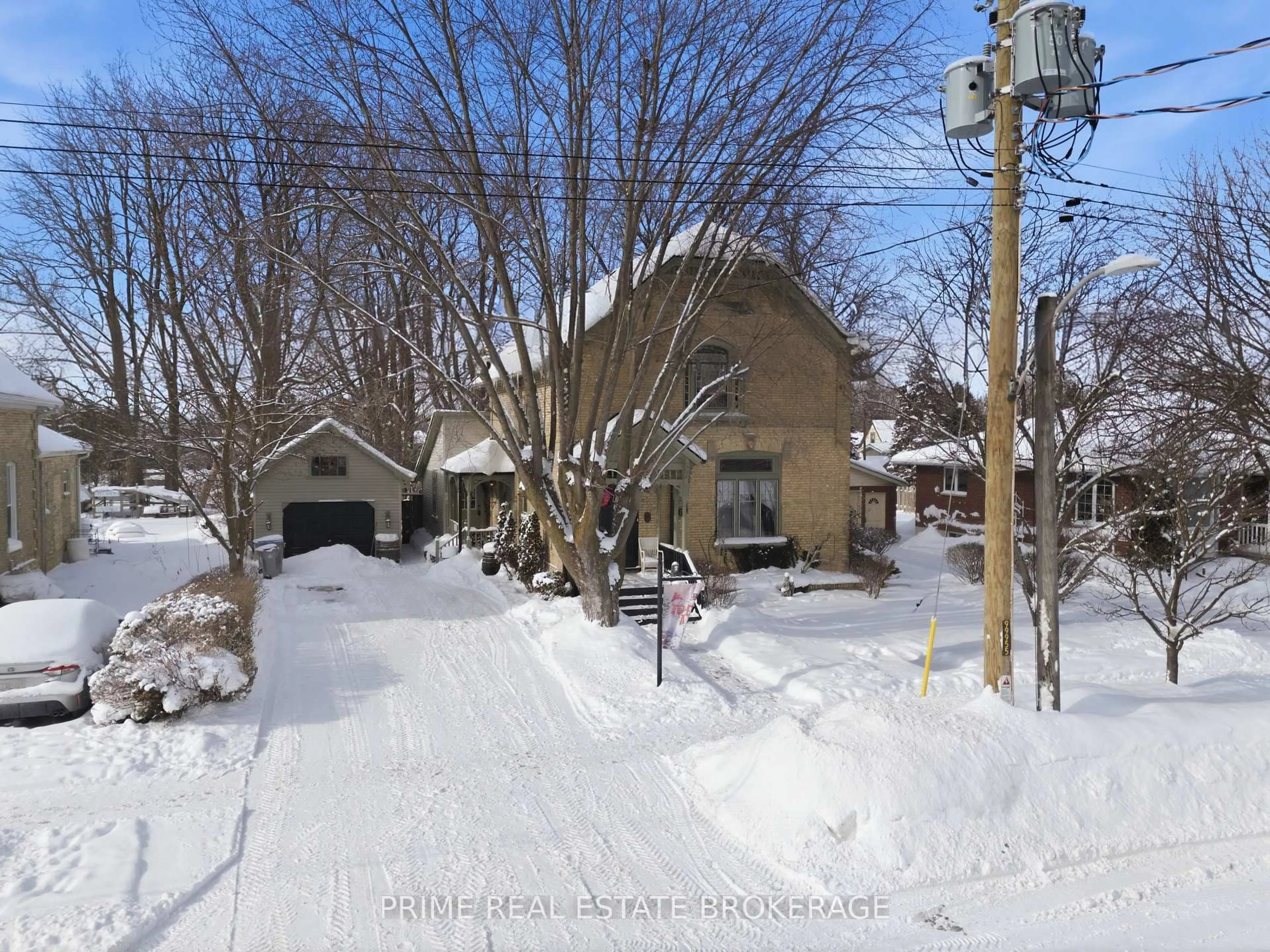 A pic from outside/outdoor area/front of a property/back of a property/a pic from drone, street for 365 William St, South Huron Ontario N0M 1S2